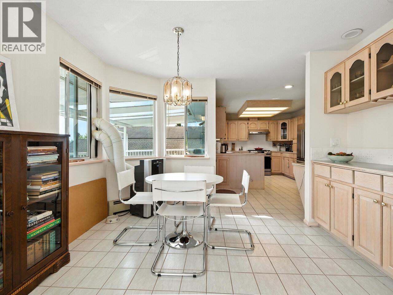 Photo 8 of 1566 Cliff Avenue, Burnaby BC