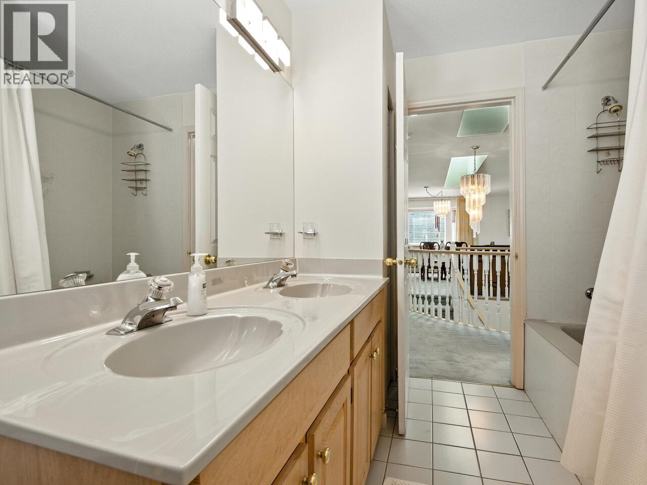 Photo 13 of 1566 Cliff Avenue, Burnaby BC