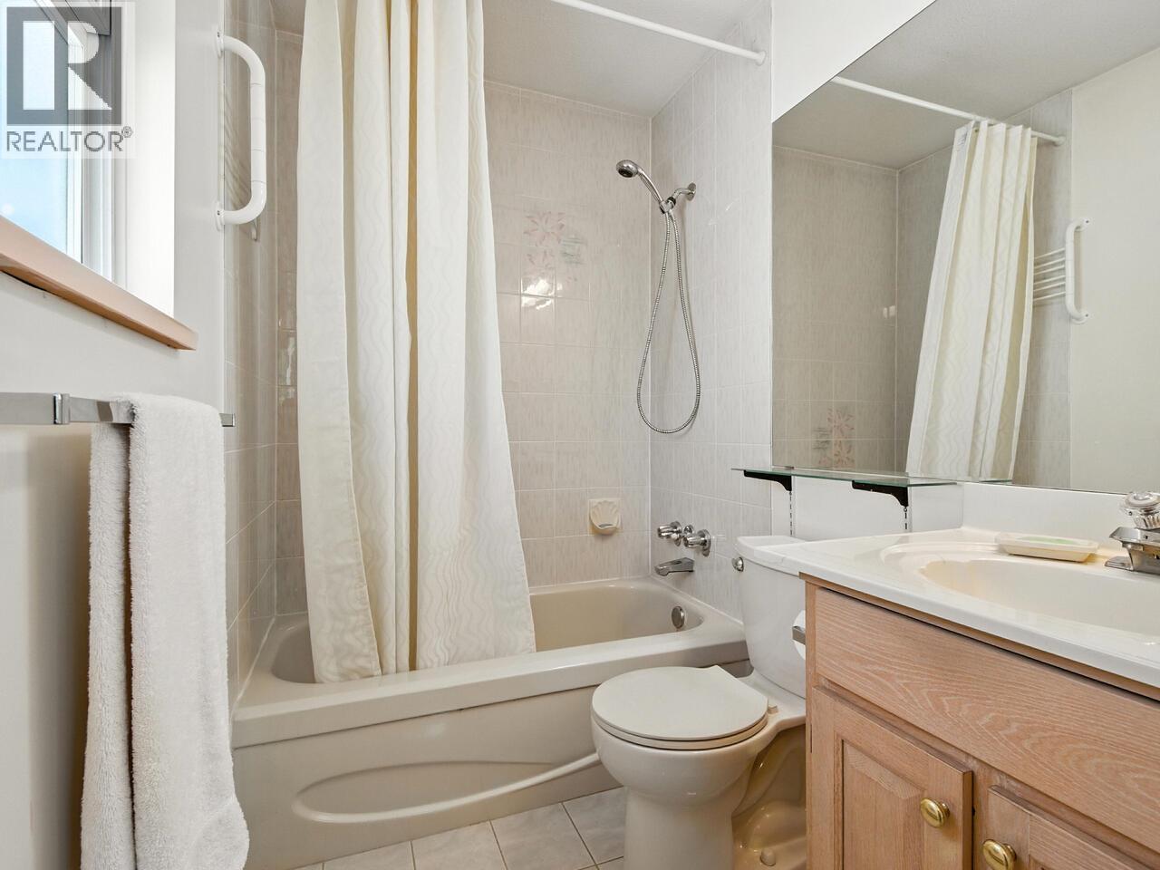 Photo 17 of 1566 Cliff Avenue, Burnaby BC