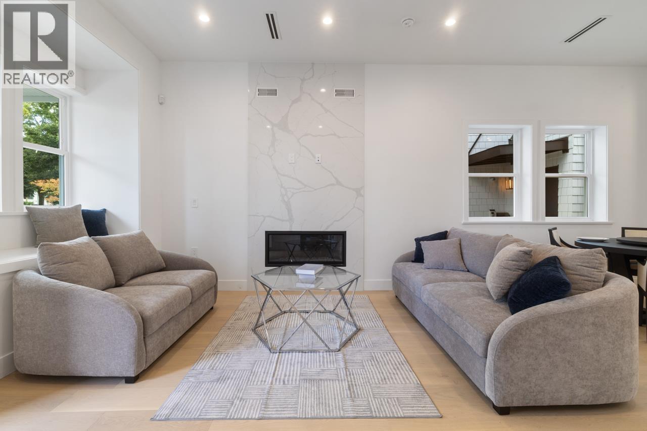 Photo 3 of 1 2022 E 4th Avenue, Vancouver BC