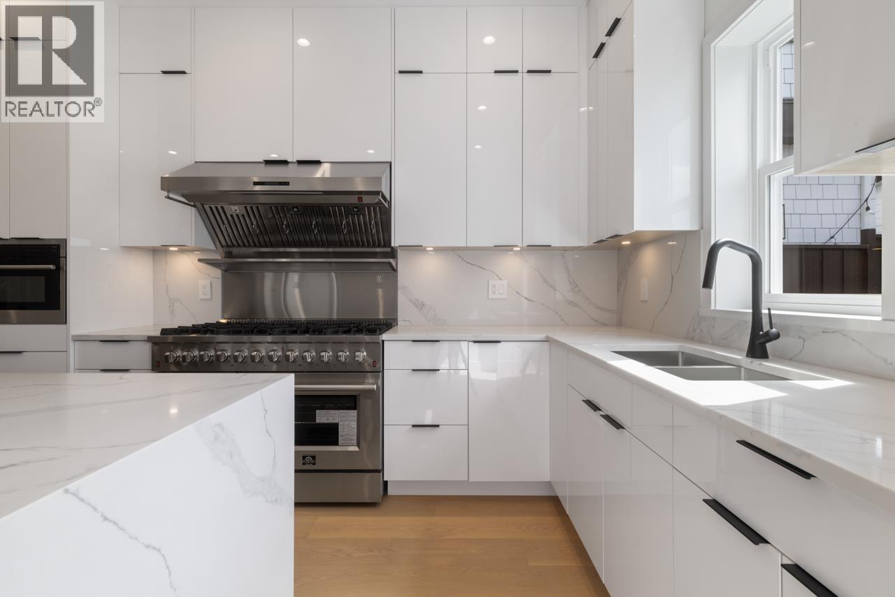 Photo 7 of 1 2022 E 4th Avenue, Vancouver BC