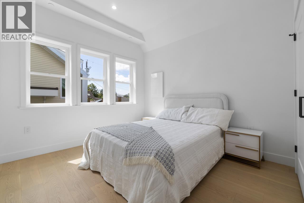 Photo 1 of 1 2022 E 4th Avenue, Vancouver BC