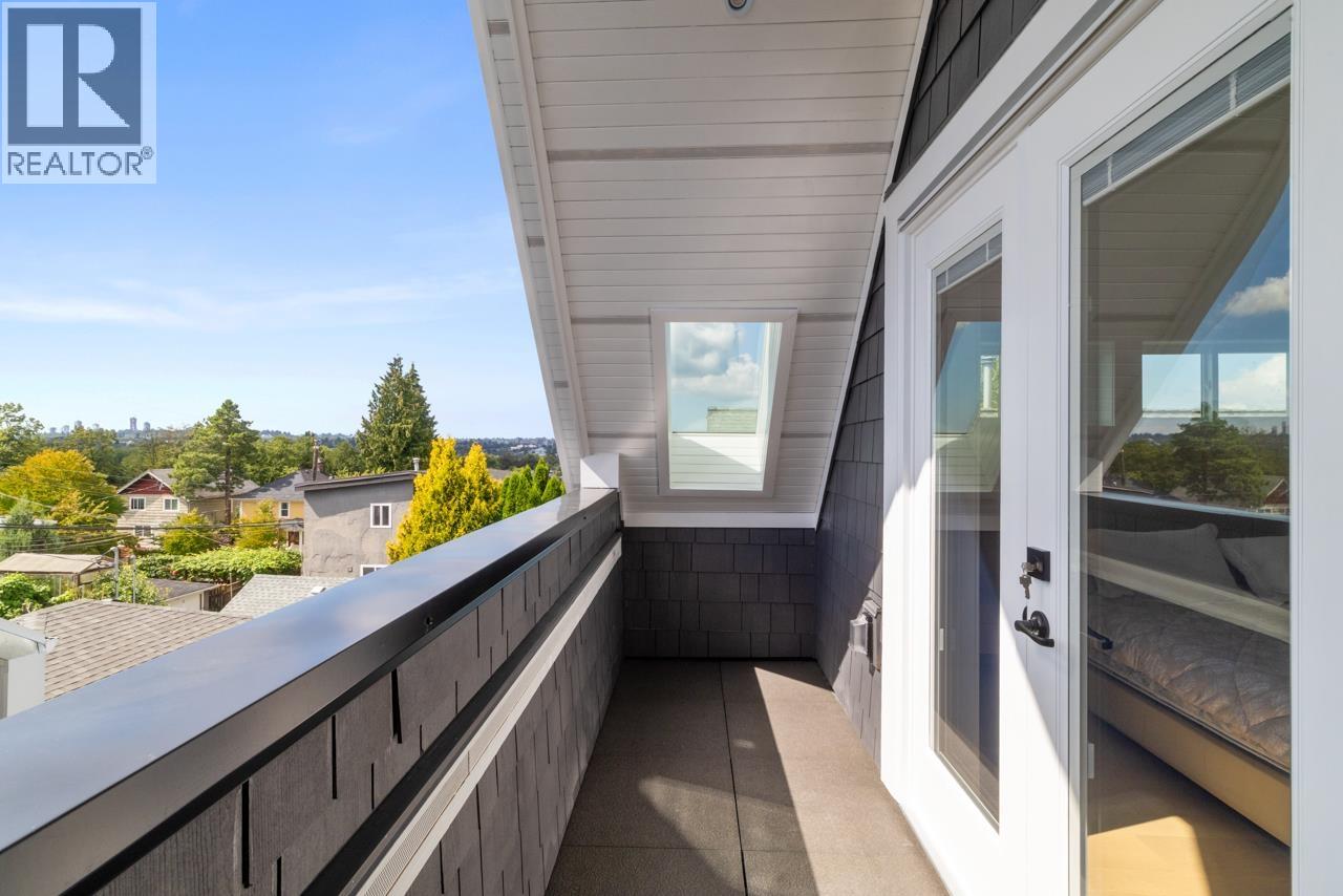 Photo 4 of 1 2022 E 4th Avenue, Vancouver BC