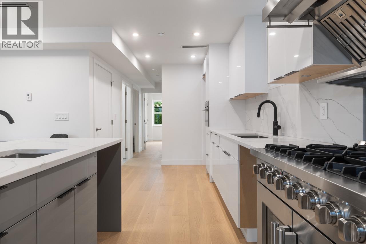 Photo 5 of 2 2022 E 4th Avenue, Vancouver BC