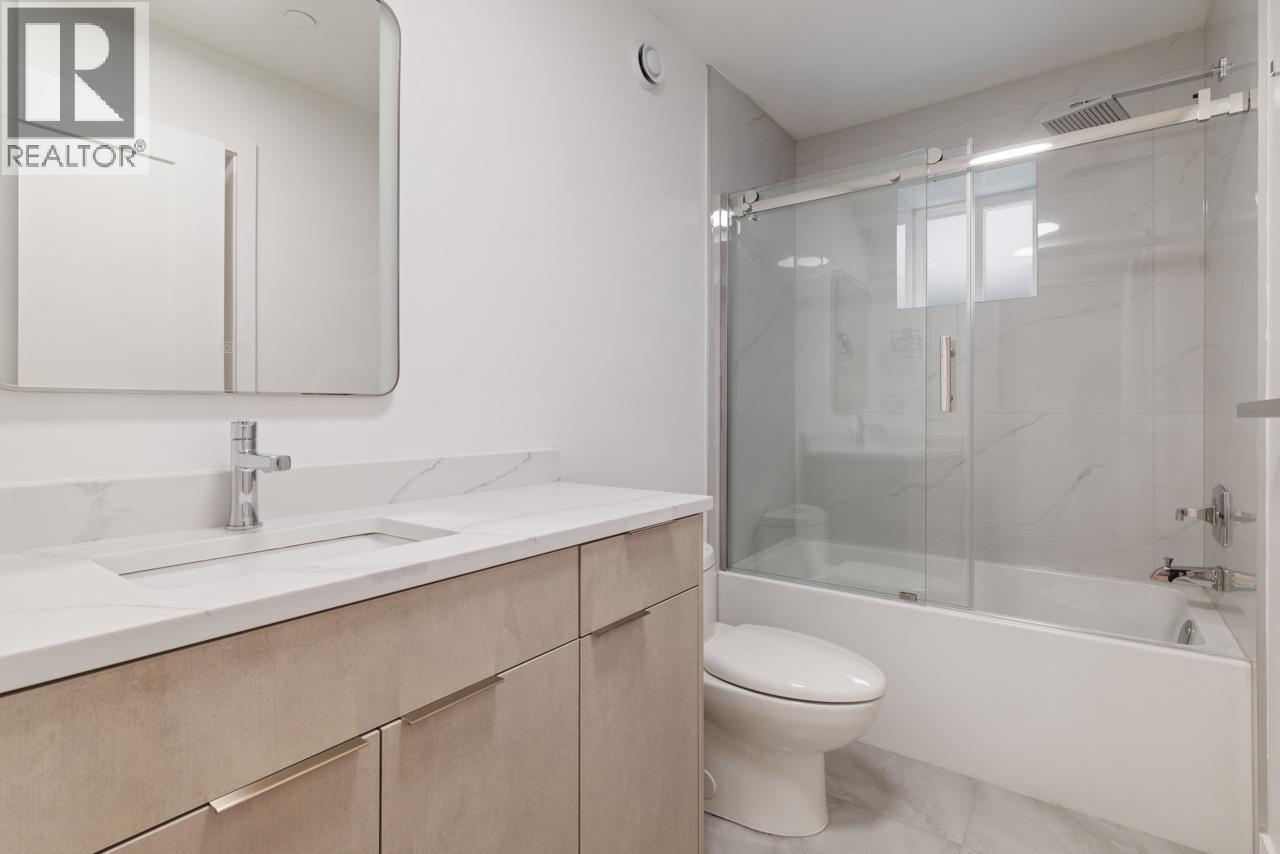 Photo 12 of 2 2022 E 4th Avenue, Vancouver BC