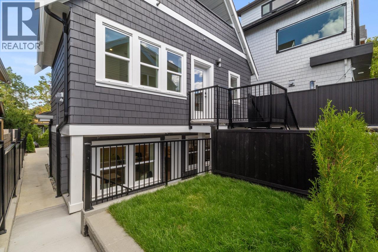 Photo 17 of 2 2022 E 4th Avenue, Vancouver BC