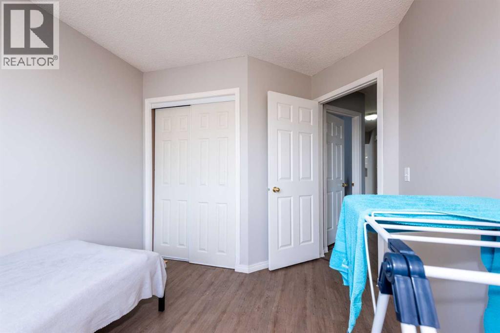 Single Family House 4 Level for Sale in  Erin Circle SE Erin Woods Calgary 
