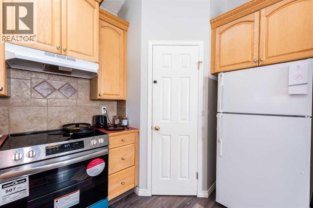 Single Family House 4 Level for Sale in  Erin Circle SE Erin Woods Calgary 