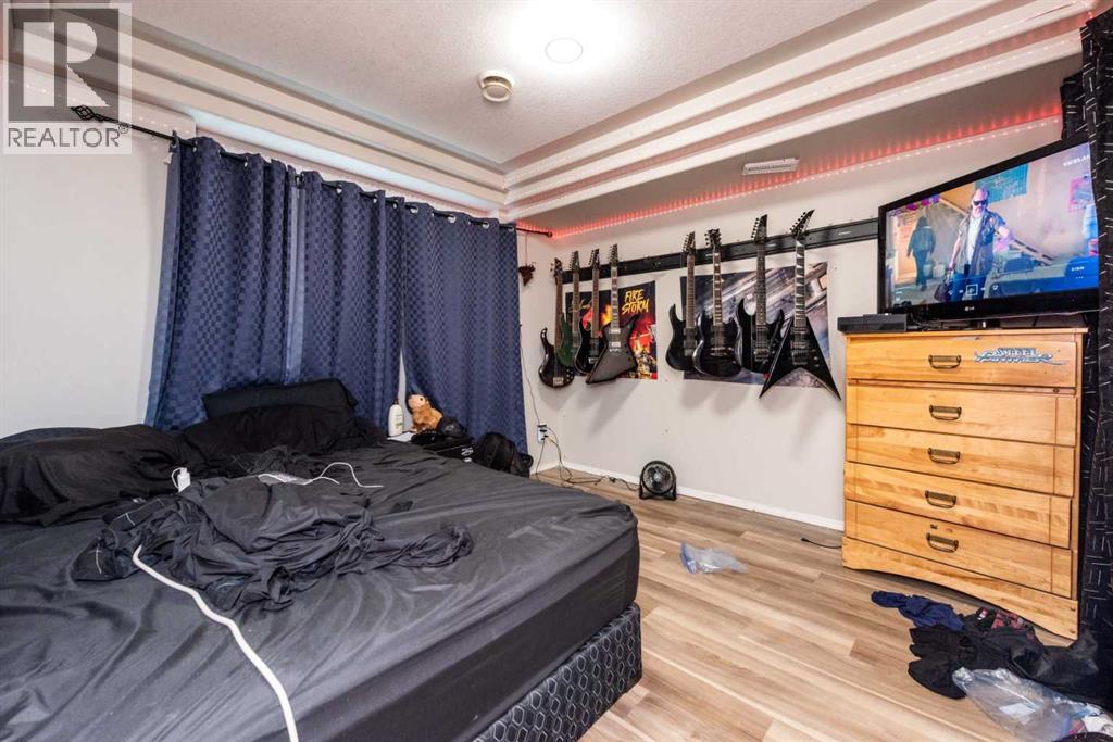 Single Family House 4 Level for Sale in  Erin Circle SE Erin Woods Calgary 