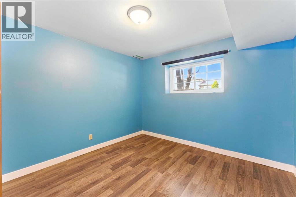 Single Family House 4 Level for Sale in  Castlegrove Place NE Castleridge Calgary 