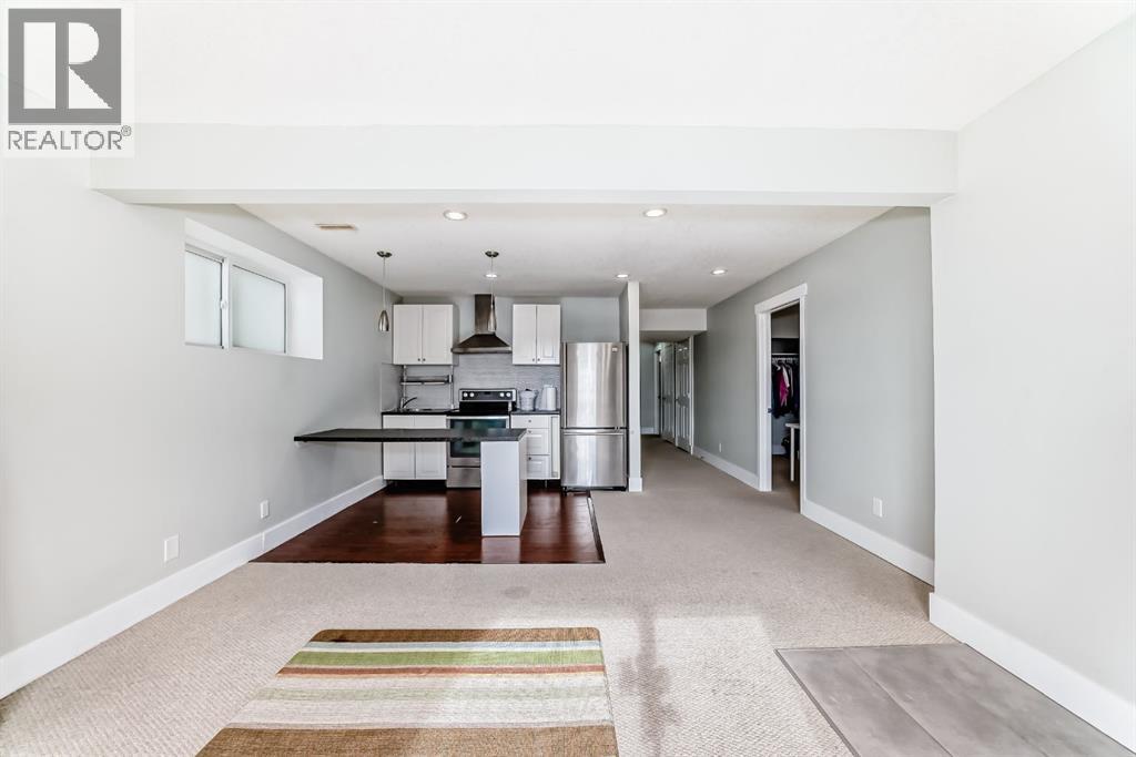 Single Family House for Sale in  St Moritz Terrace SW Springbank Hill Calgary 