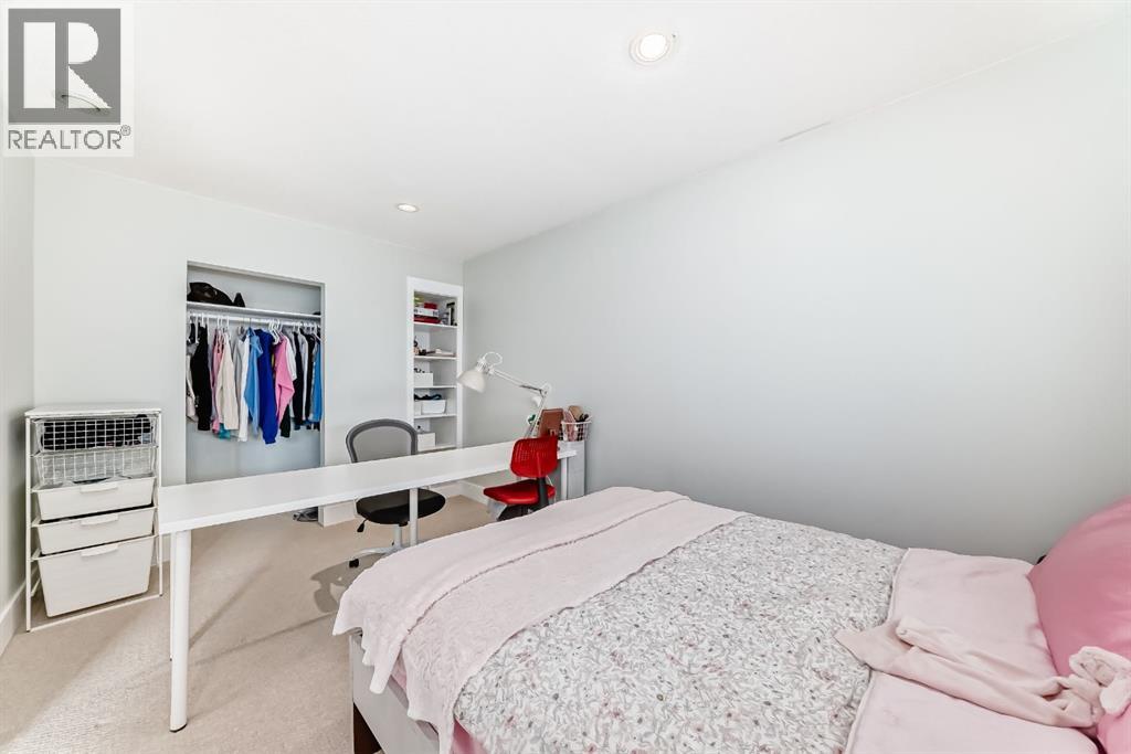 Single Family House for Sale in  St Moritz Terrace SW Springbank Hill Calgary 