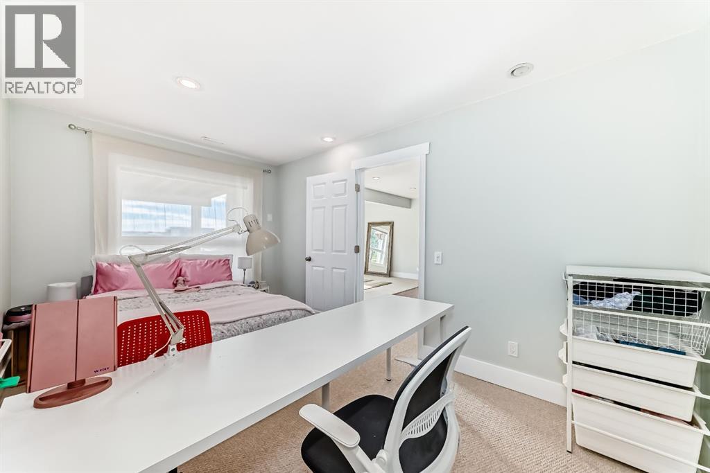 Single Family House for Sale in  St Moritz Terrace SW Springbank Hill Calgary 