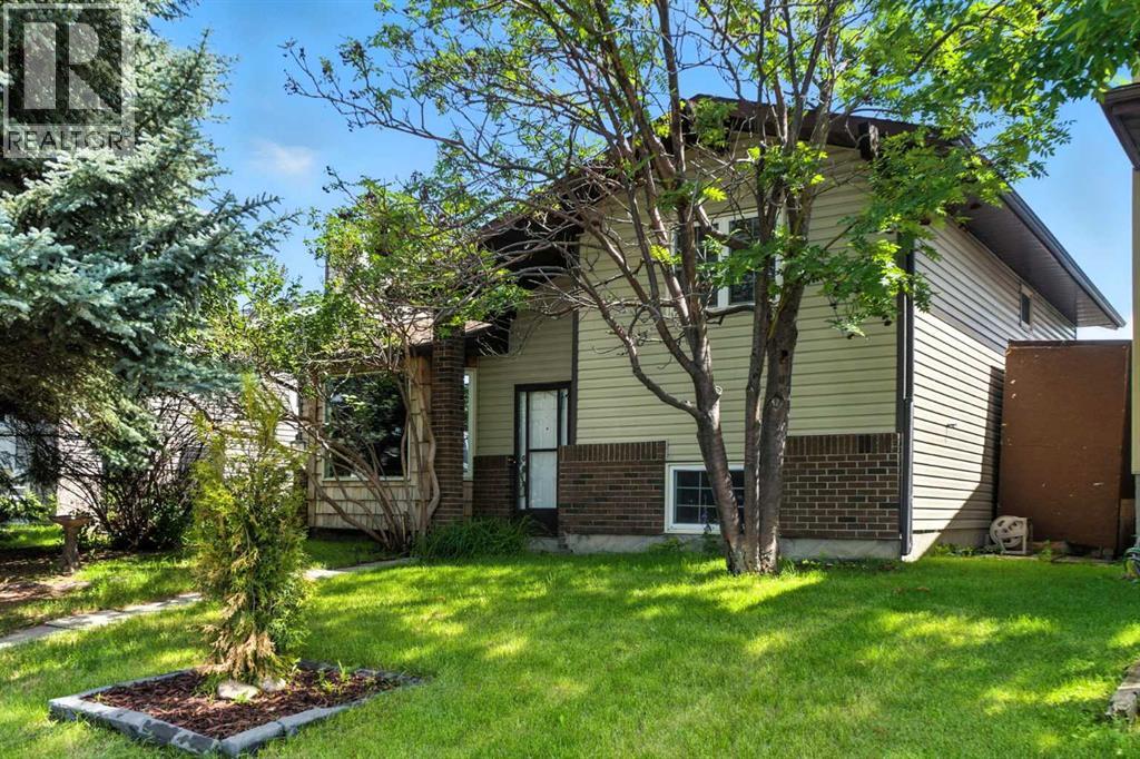 12 Castlegrove Place NE, Calgary, Alberta