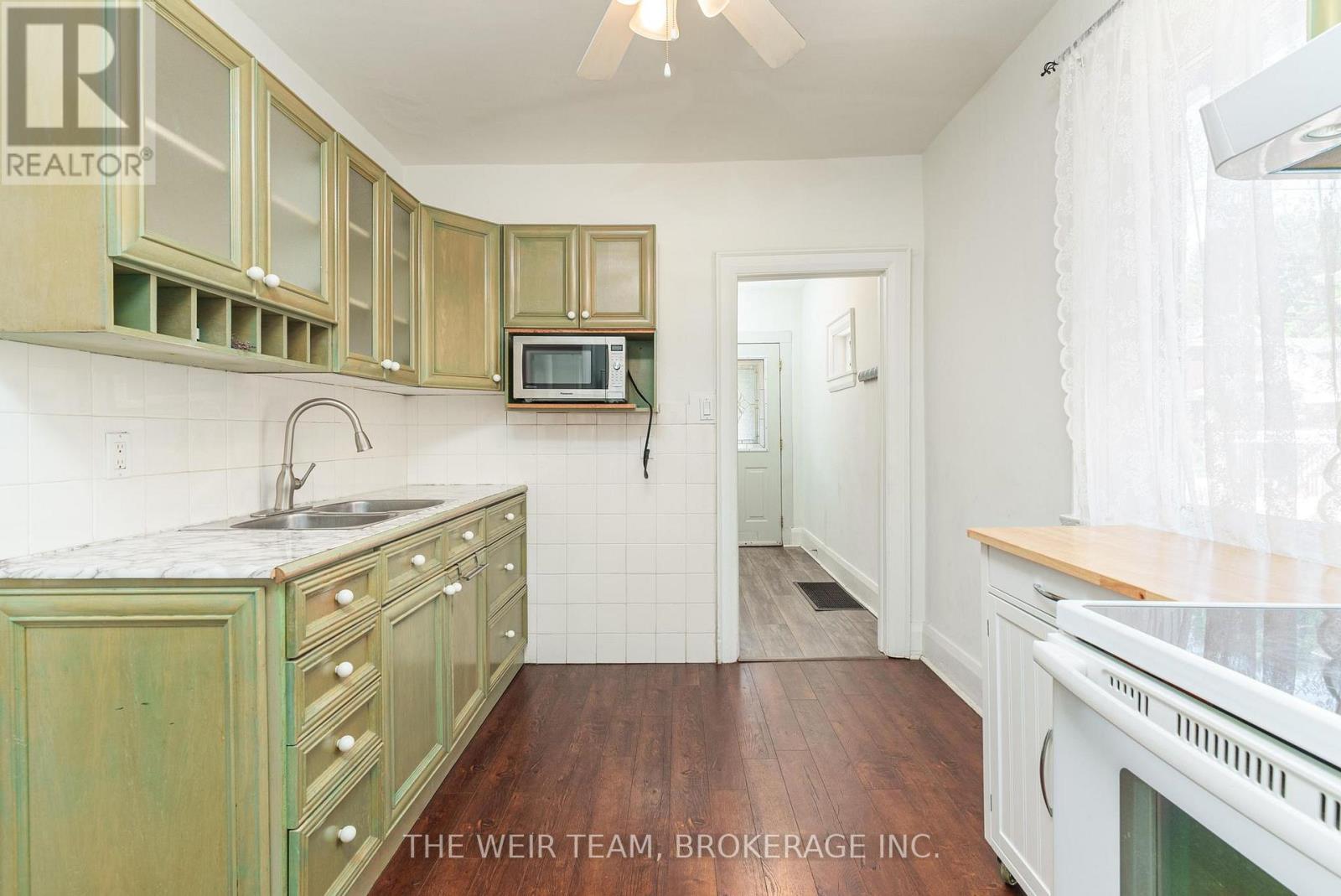Photo 14 of 1155 Woodbine Avenue, Toronto ON