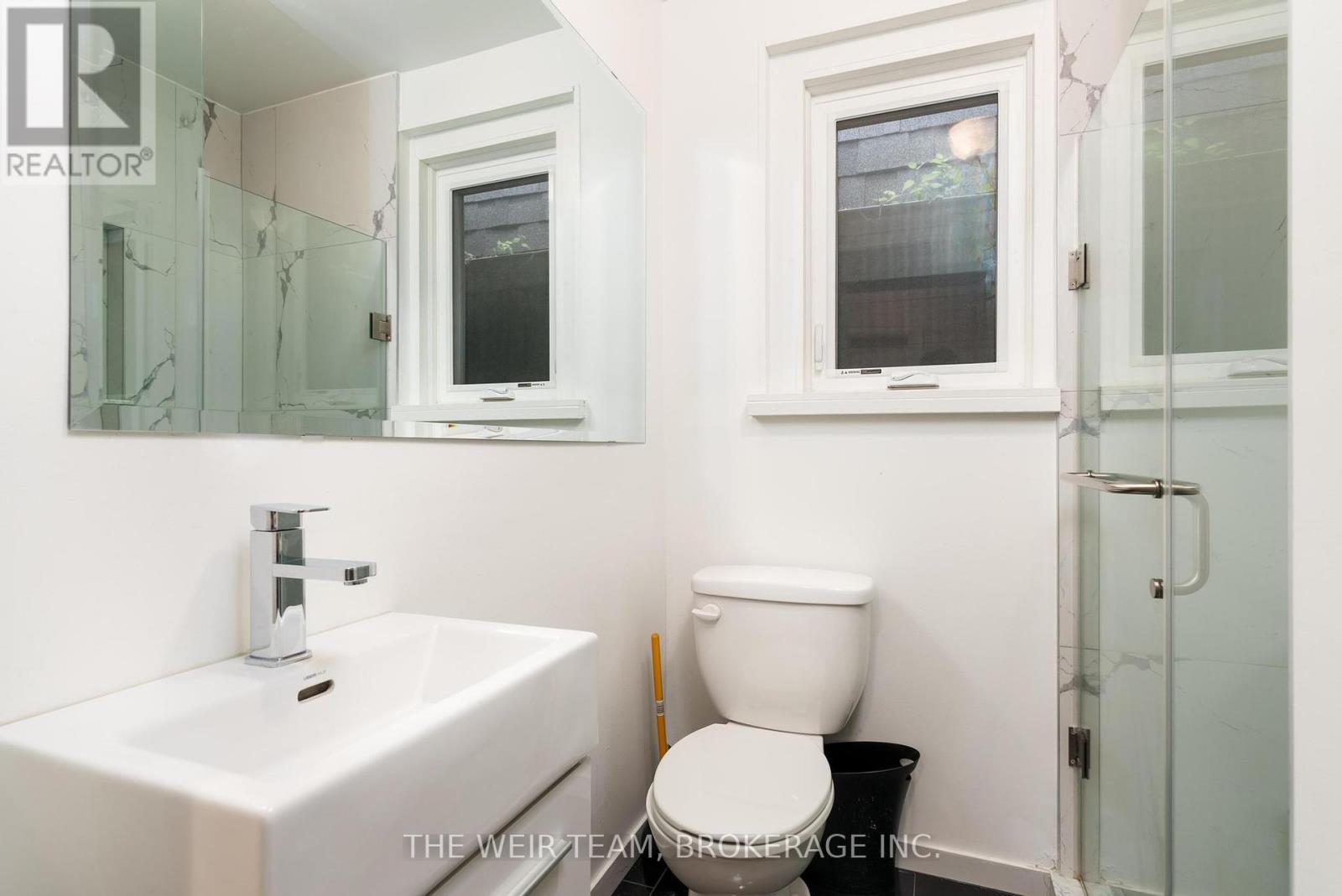Photo 18 of 1155 Woodbine Avenue, Toronto ON