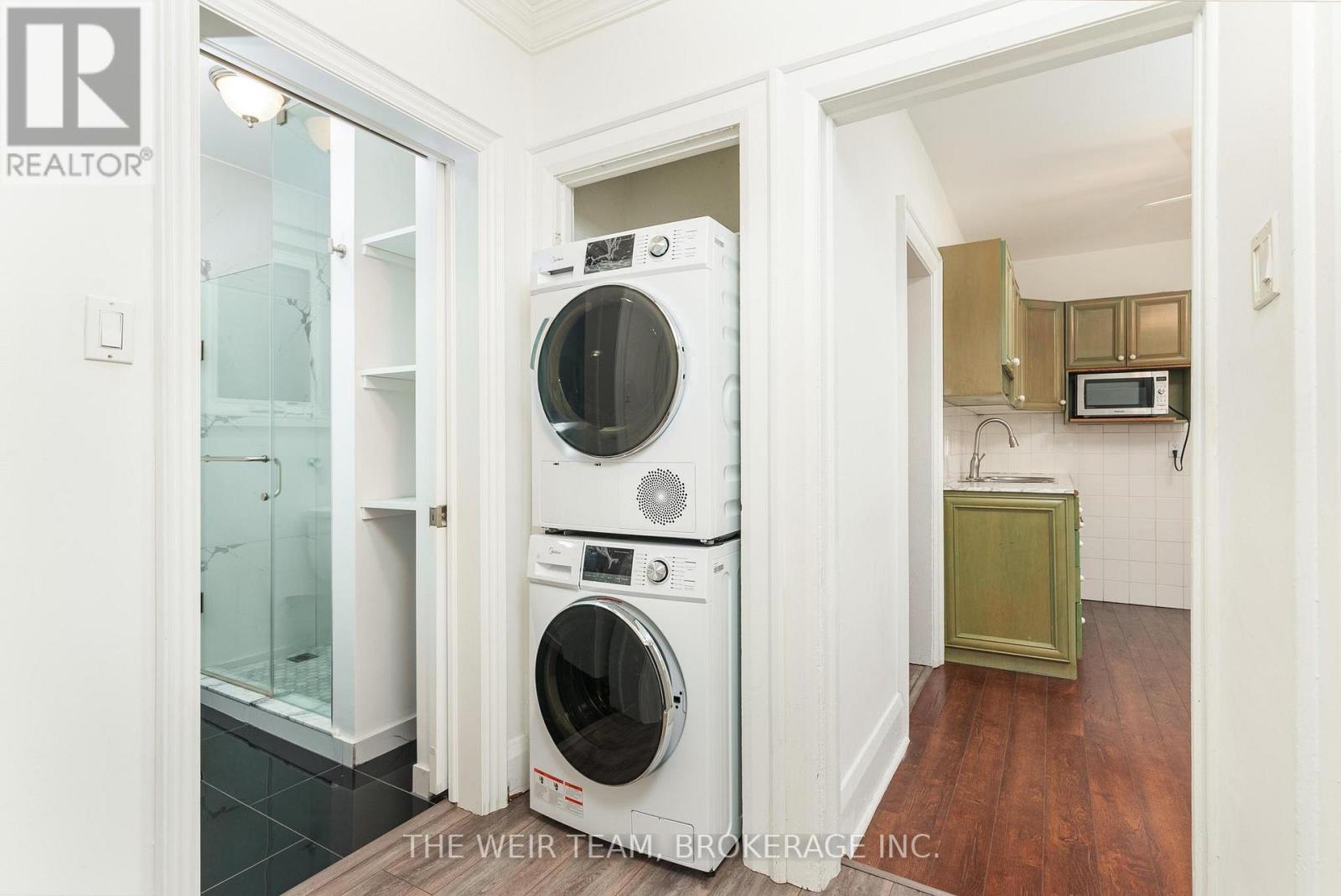 Photo 2 of 1155 Woodbine Avenue, Toronto ON