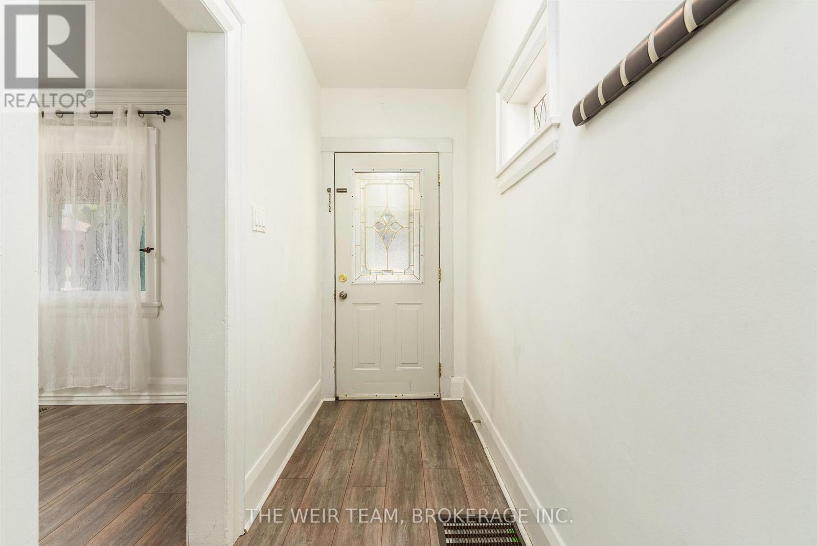 Photo 5 of 1155 Woodbine Avenue, Toronto ON