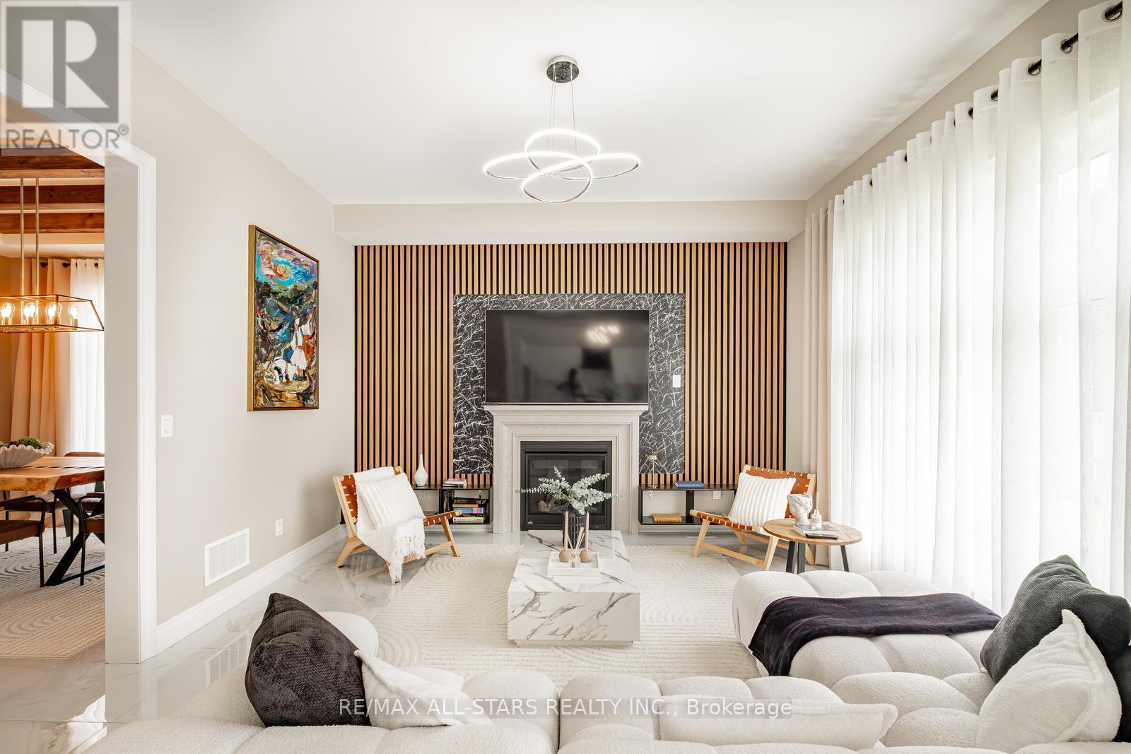 Photo 13 of 7 Ballanview Court, Whitchurchstouffville ON