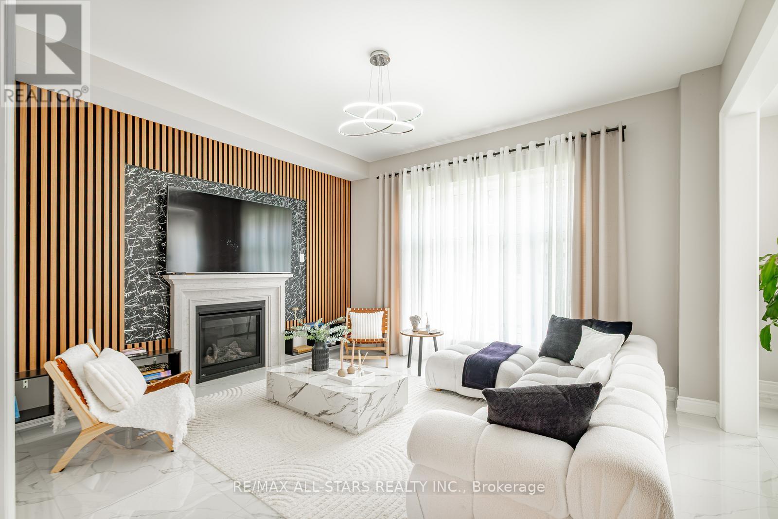 Photo 14 of 7 Ballanview Court, Whitchurchstouffville ON