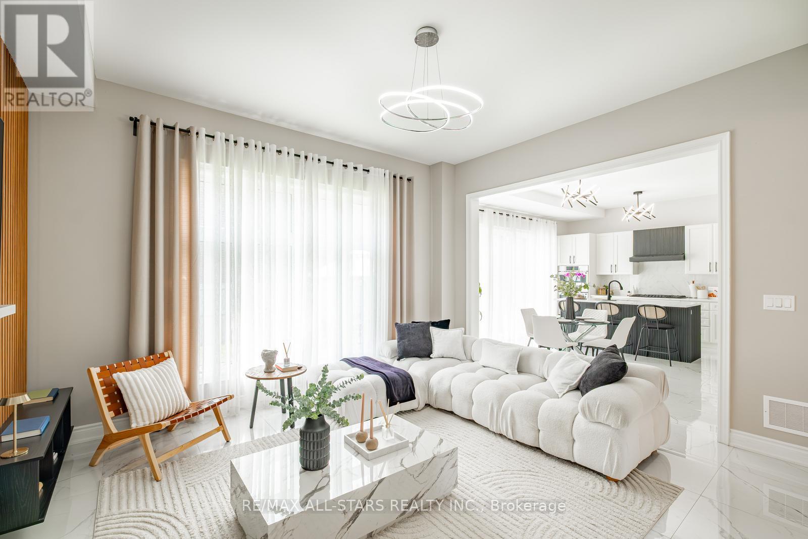 Photo 15 of 7 Ballanview Court, Whitchurchstouffville ON