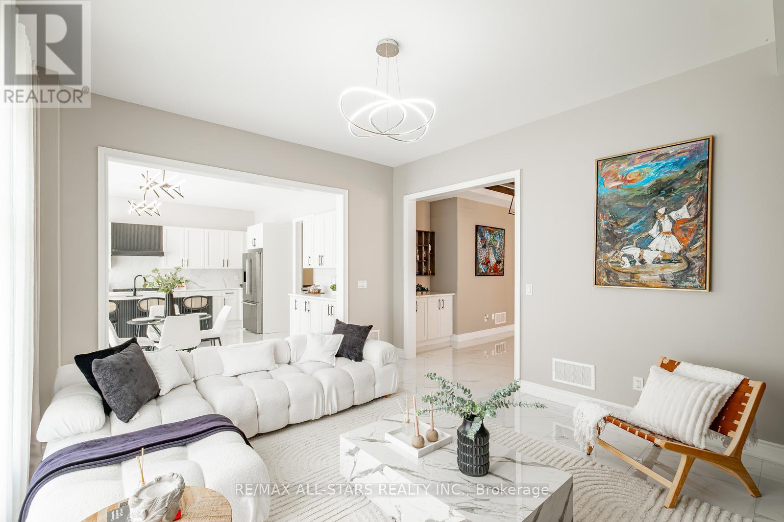 Photo 16 of 7 Ballanview Court, Whitchurchstouffville ON