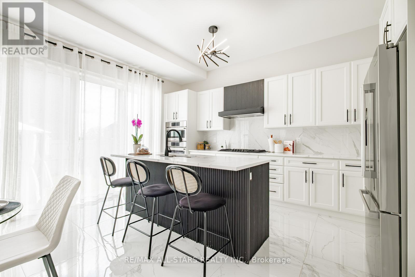 Photo 19 of 7 Ballanview Court, Whitchurchstouffville ON
