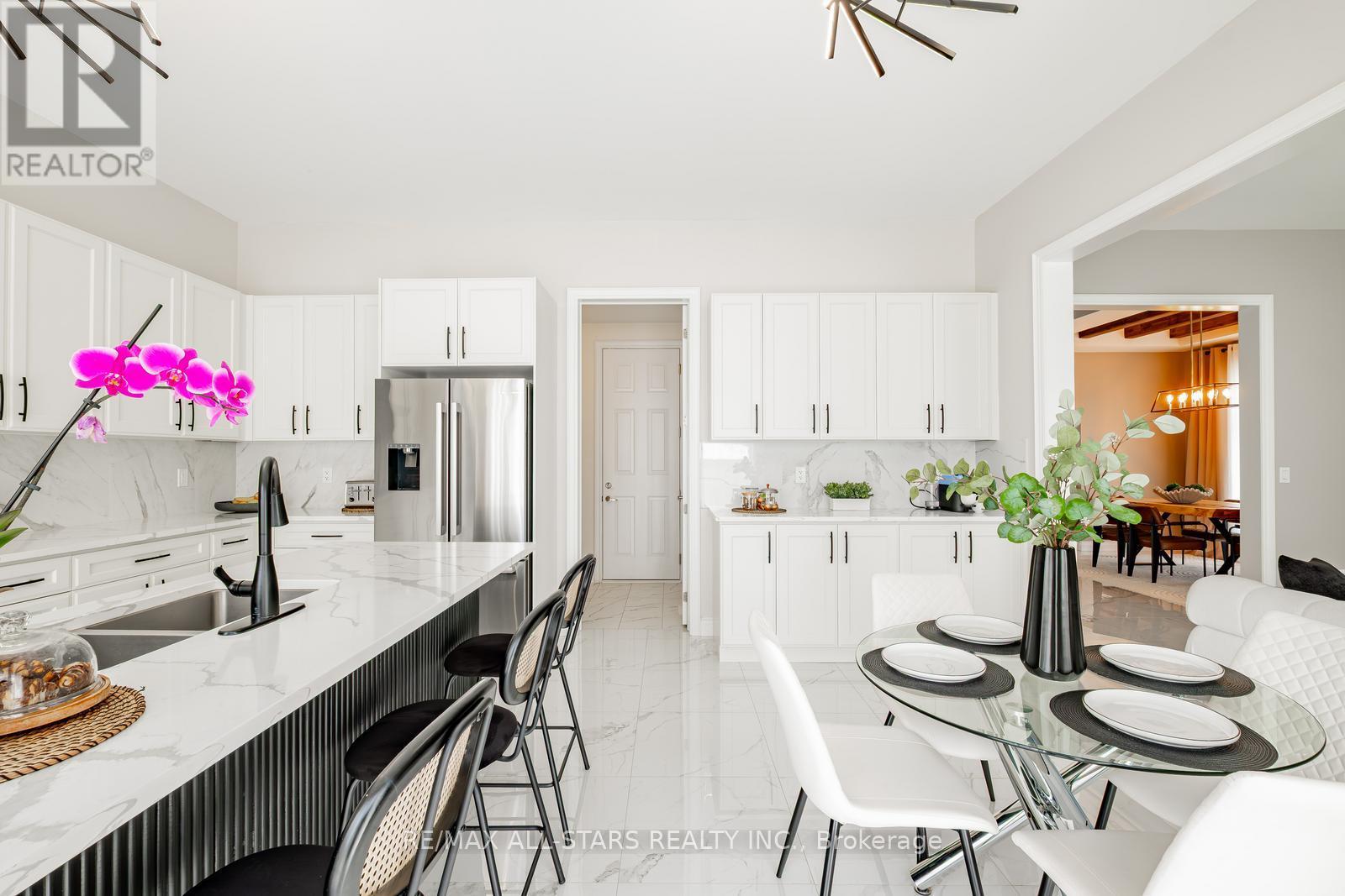Photo 21 of 7 Ballanview Court, Whitchurchstouffville ON