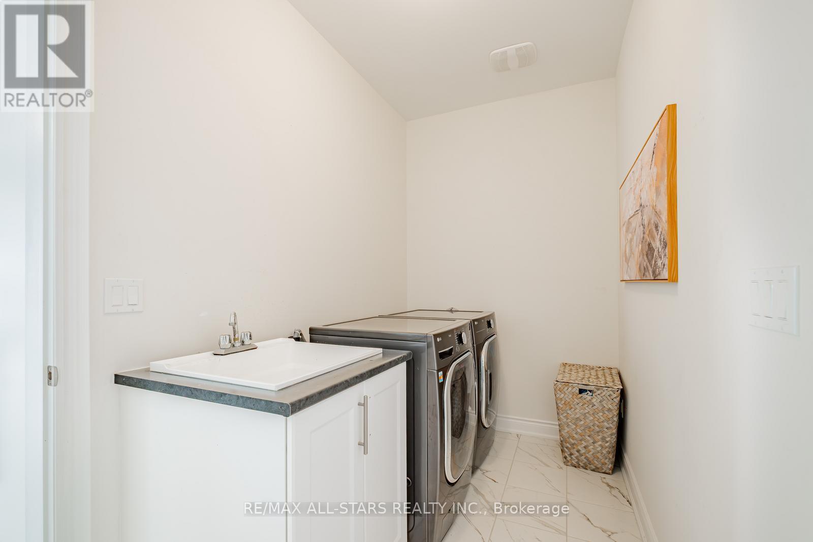 Photo 28 of 7 Ballanview Court, Whitchurchstouffville ON