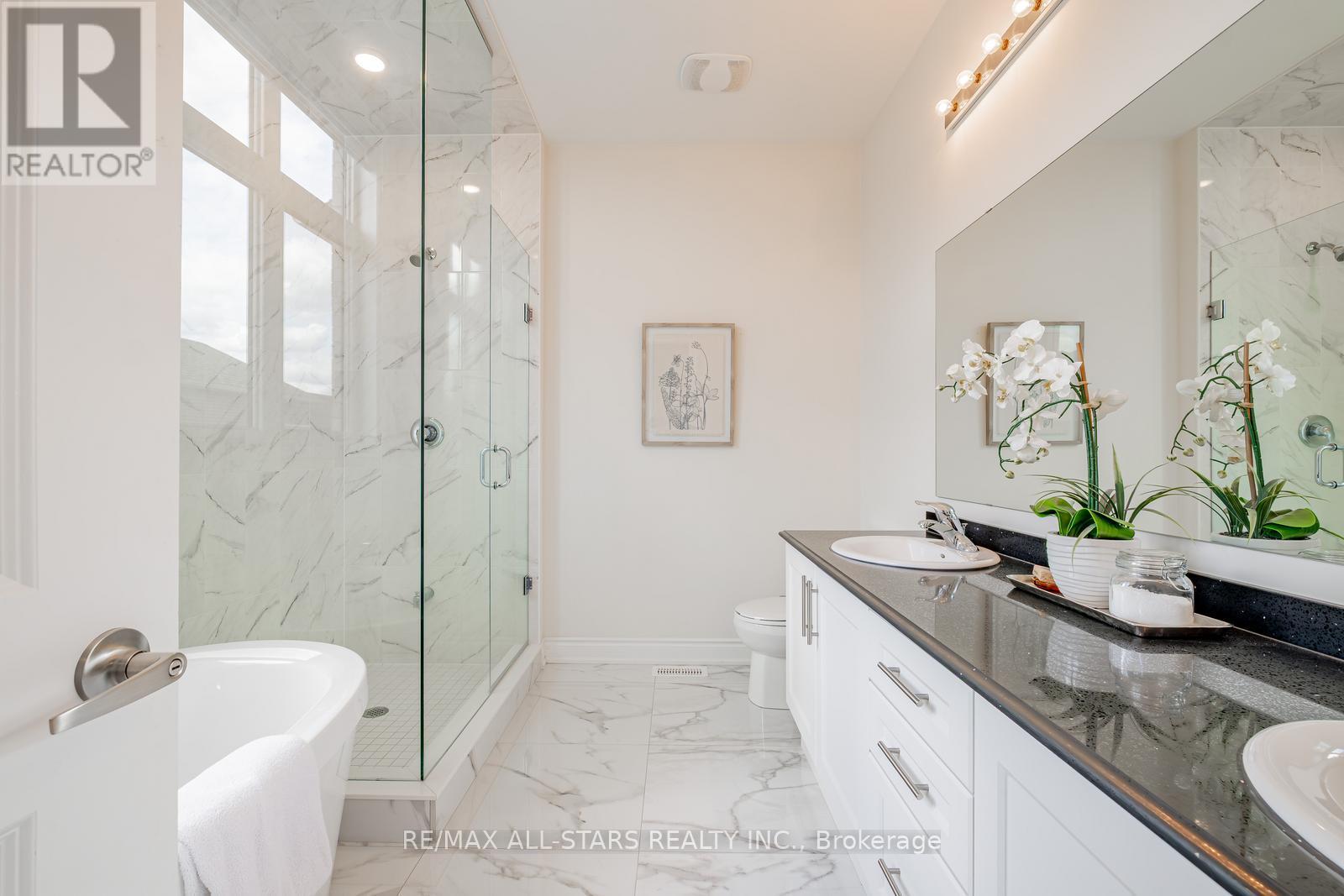 Photo 33 of 7 Ballanview Court, Whitchurchstouffville ON