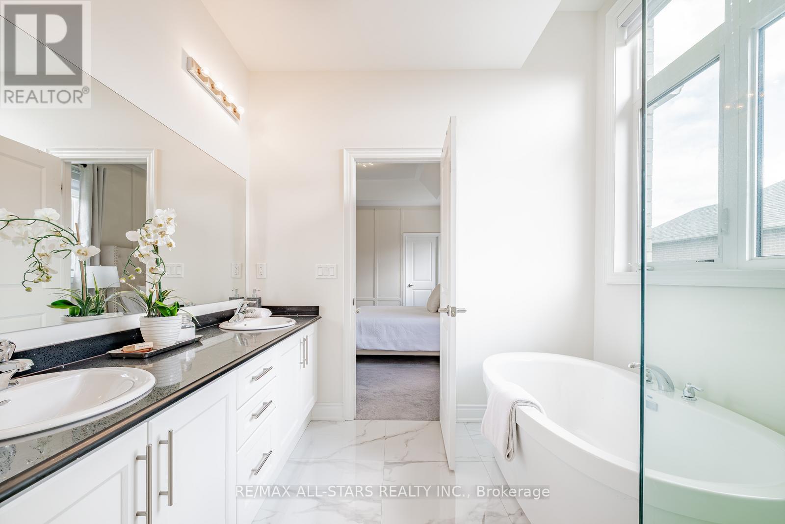 Photo 34 of 7 Ballanview Court, Whitchurchstouffville ON