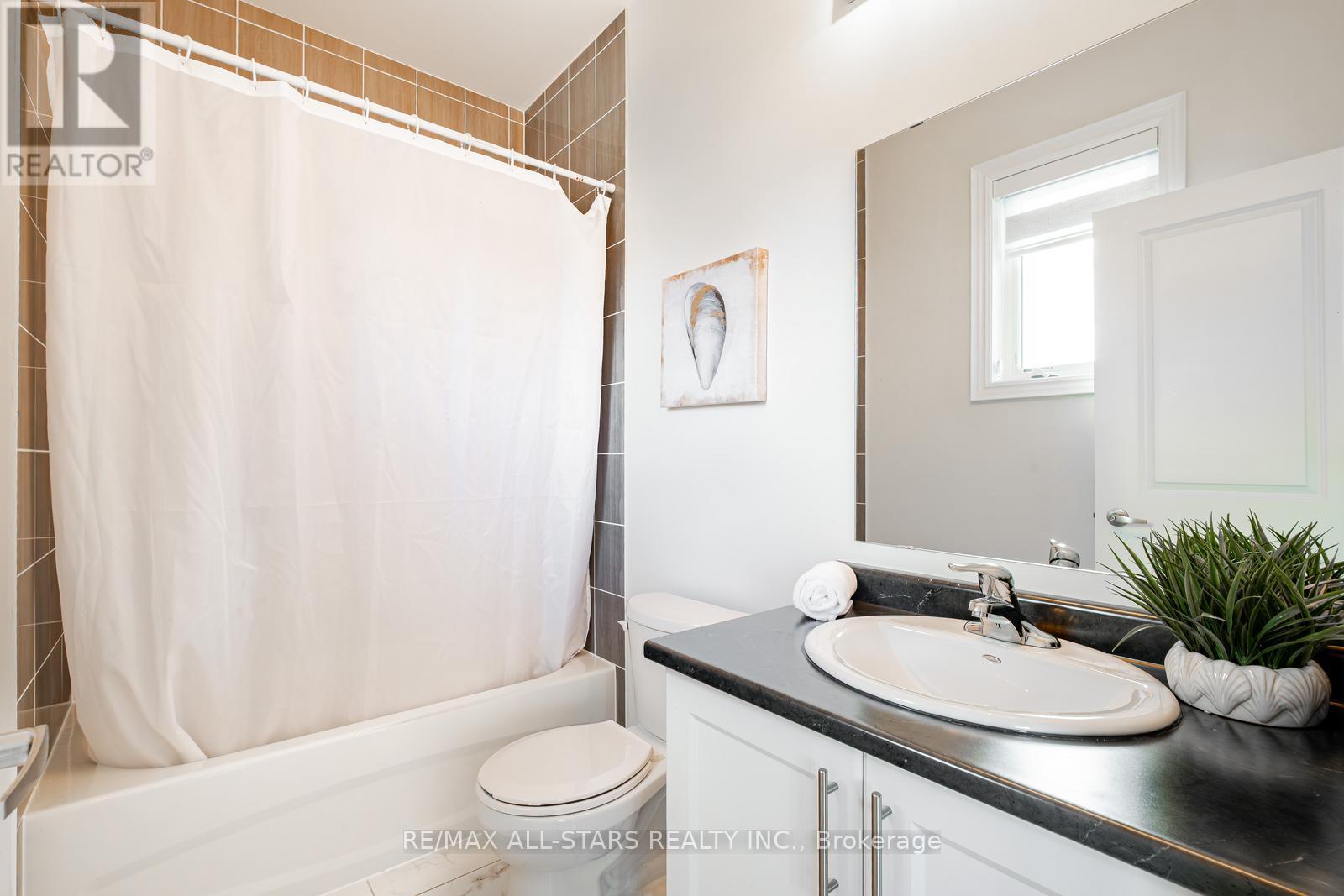 Photo 36 of 7 Ballanview Court, Whitchurchstouffville ON