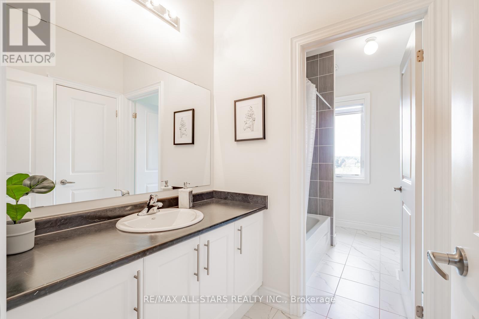 Photo 39 of 7 Ballanview Court, Whitchurchstouffville ON