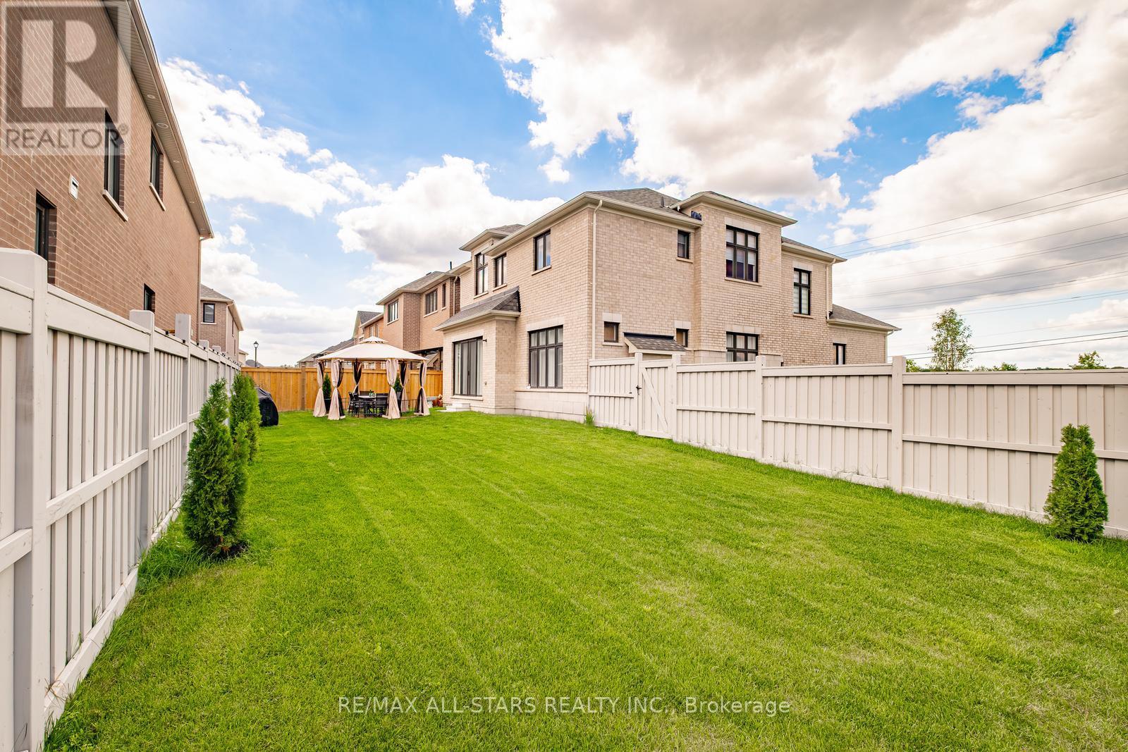 Photo 42 of 7 Ballanview Court, Whitchurchstouffville ON