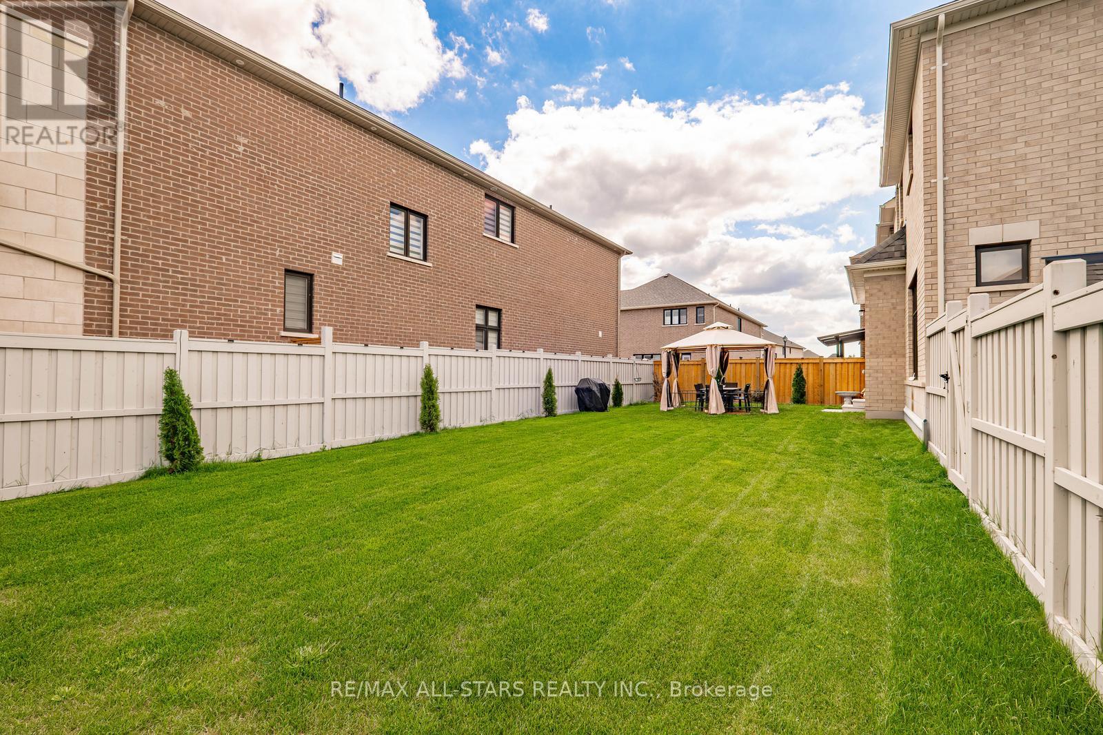 Photo 43 of 7 Ballanview Court, Whitchurchstouffville ON