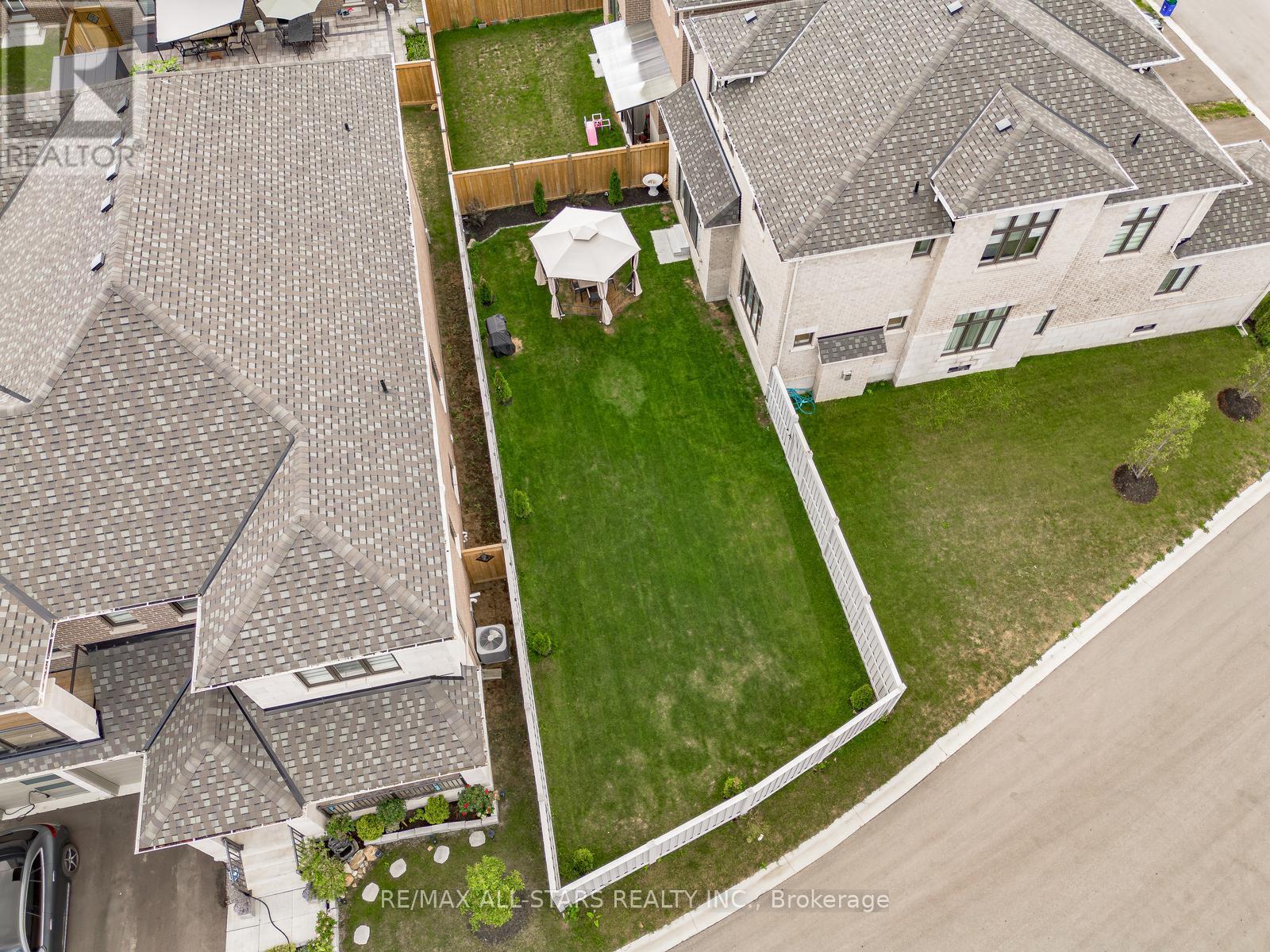 Photo 44 of 7 Ballanview Court, Whitchurchstouffville ON