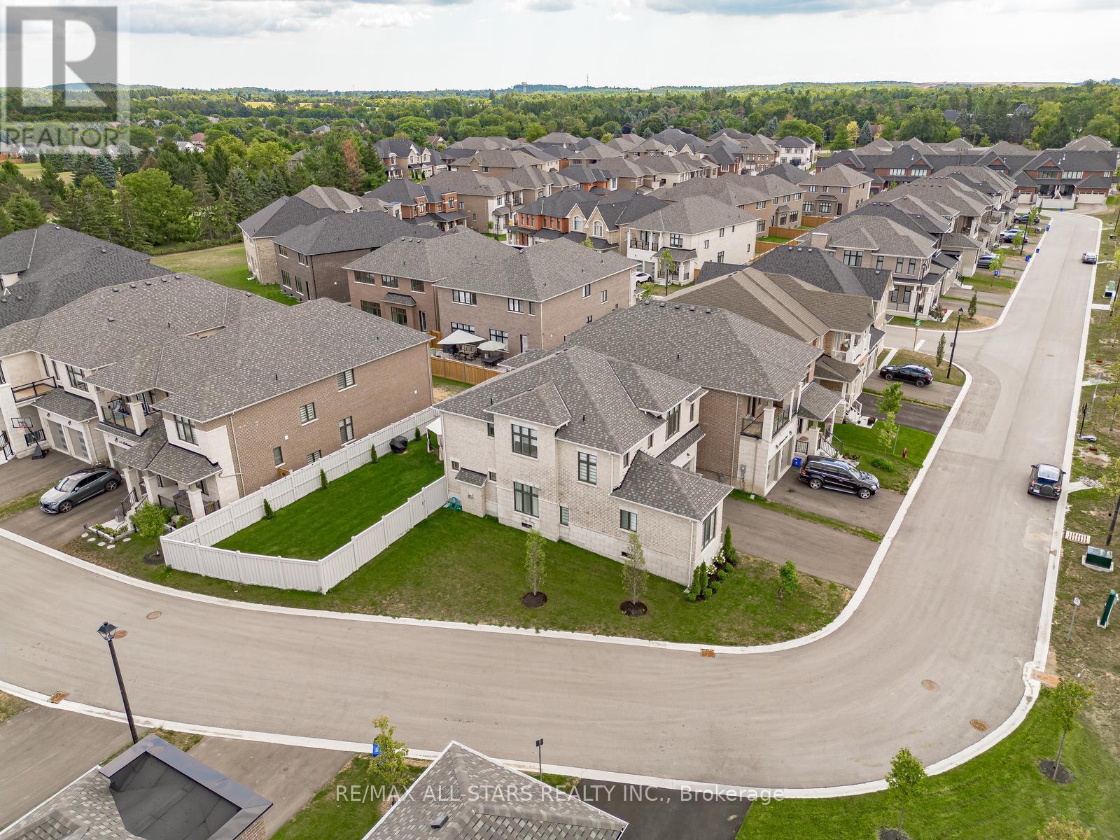 Photo 46 of 7 Ballanview Court, Whitchurchstouffville ON