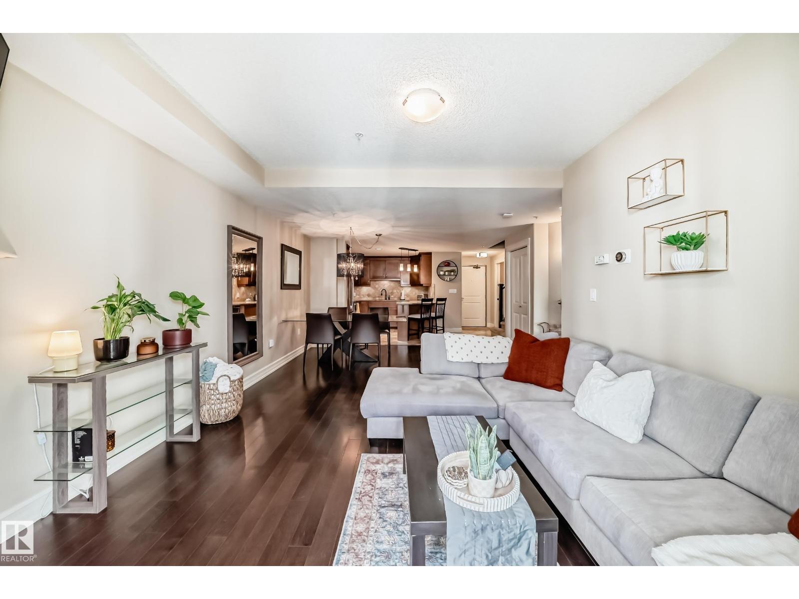 Photo 10 of 225 10142 111 St Nw, Edmonton AB