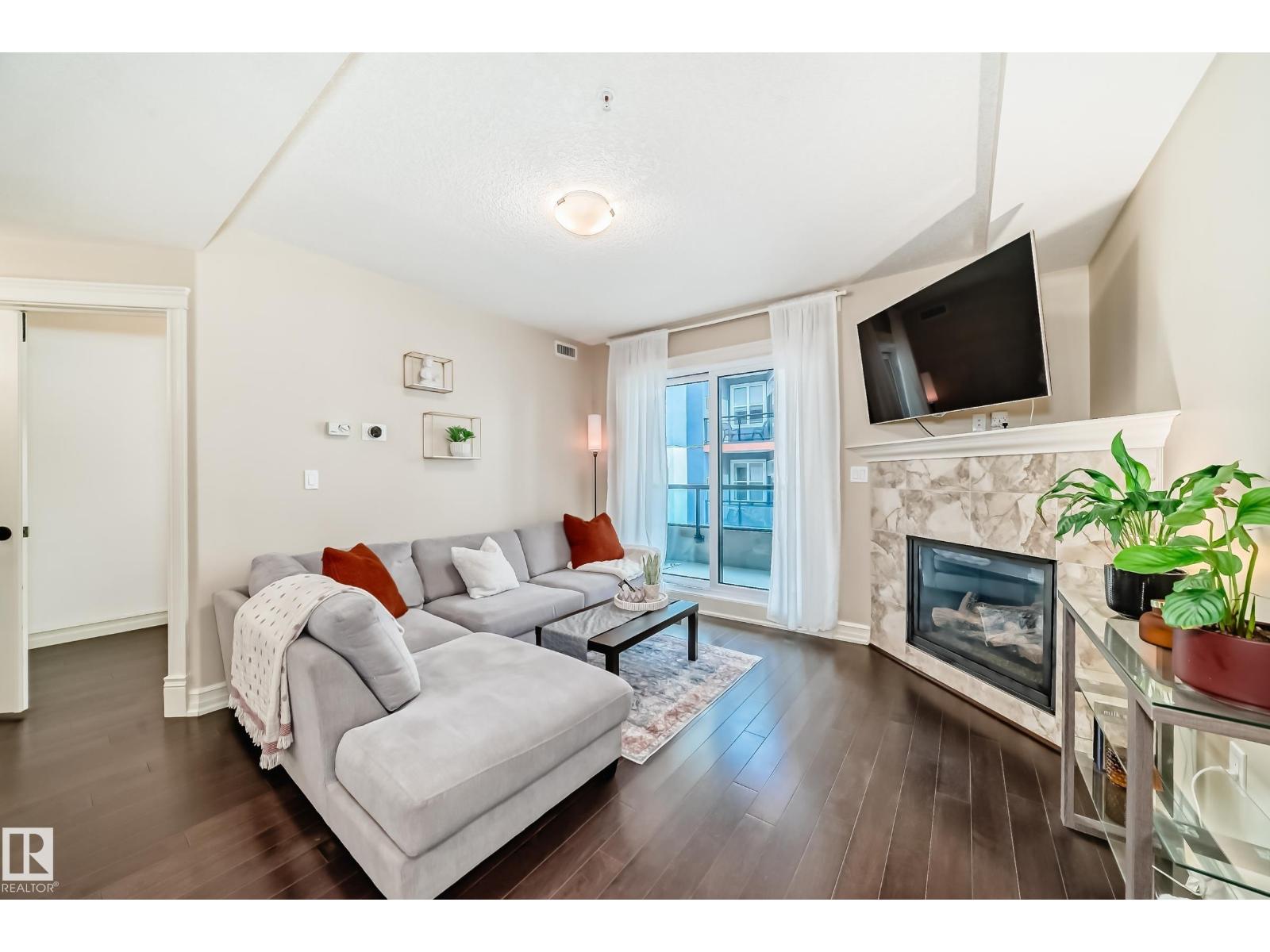 Photo 8 of 225 10142 111 St Nw, Edmonton AB