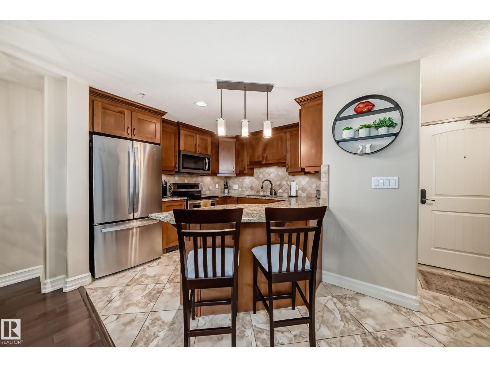 Photo 4 of 225 10142 111 St Nw, Edmonton AB