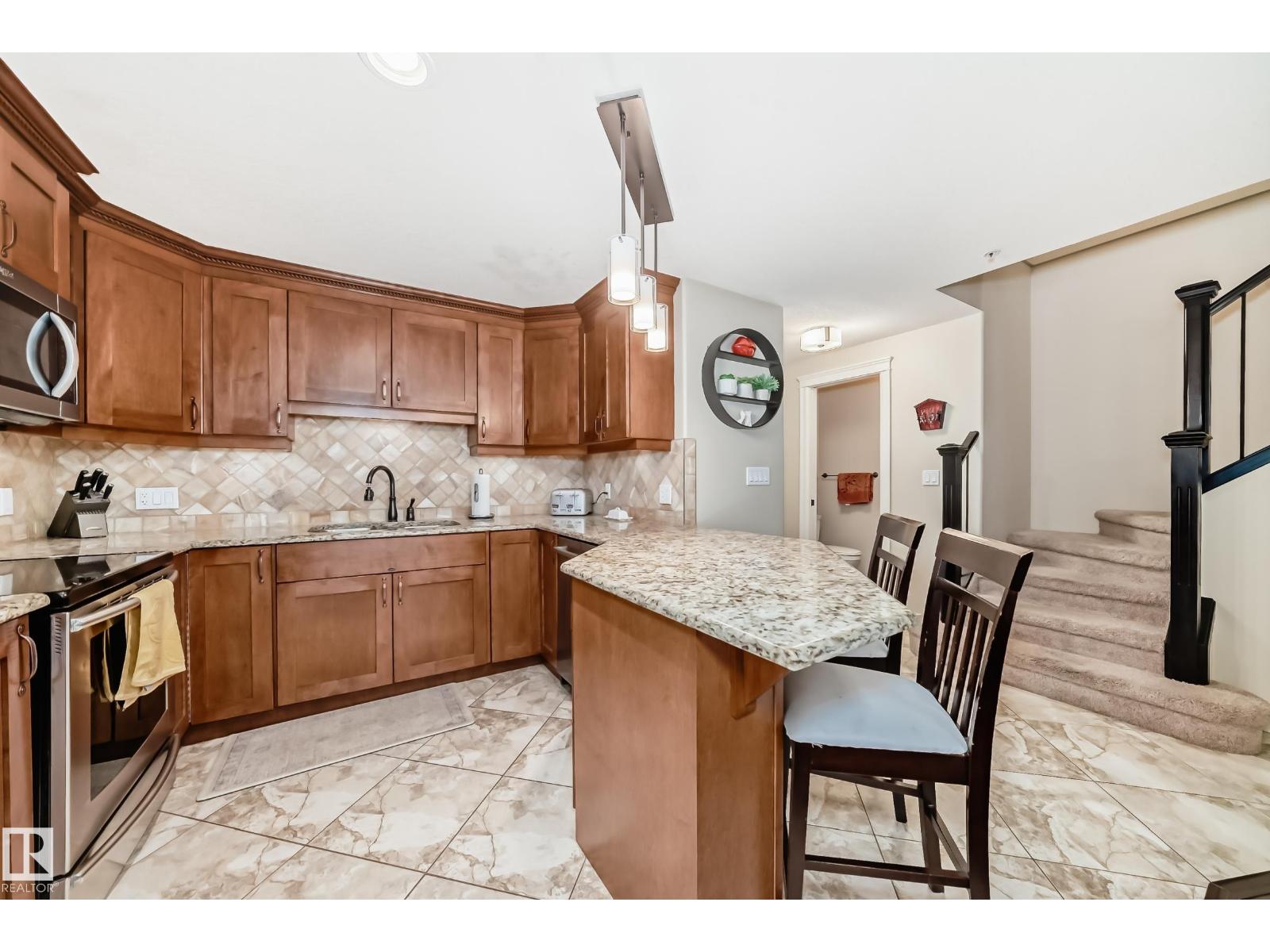 Photo 5 of 225 10142 111 St Nw, Edmonton AB