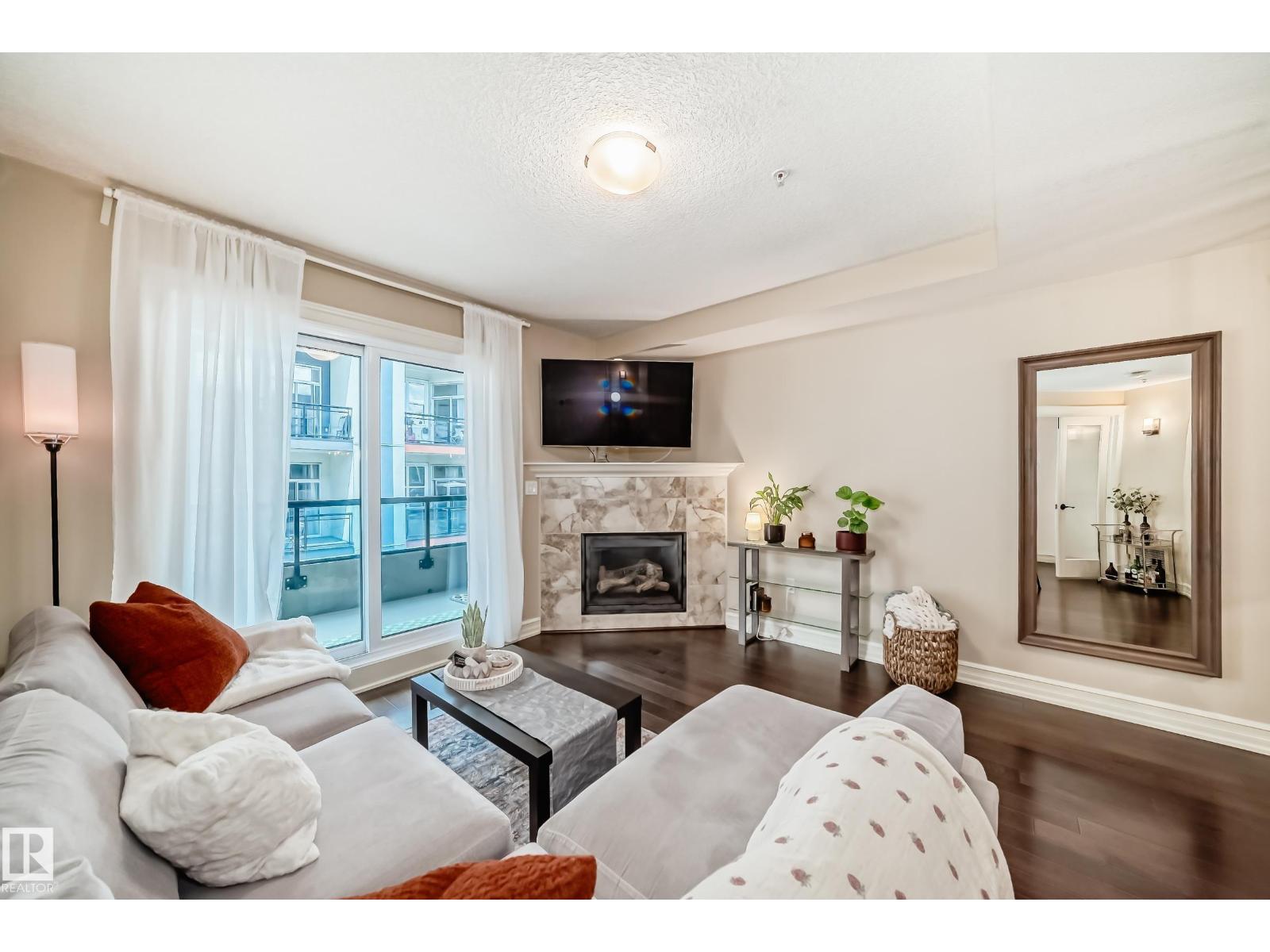 Photo 7 of 225 10142 111 St Nw, Edmonton AB