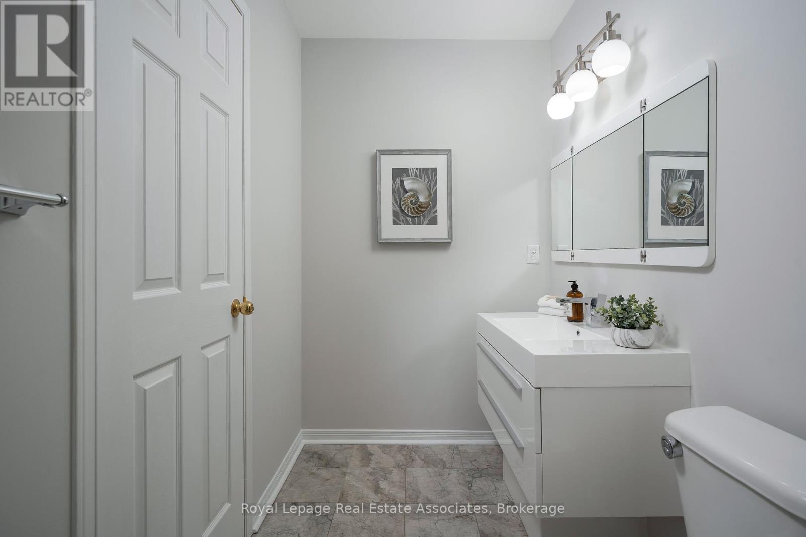 Photo 30 of 32 1130 Cawthra Road, Mississauga ON