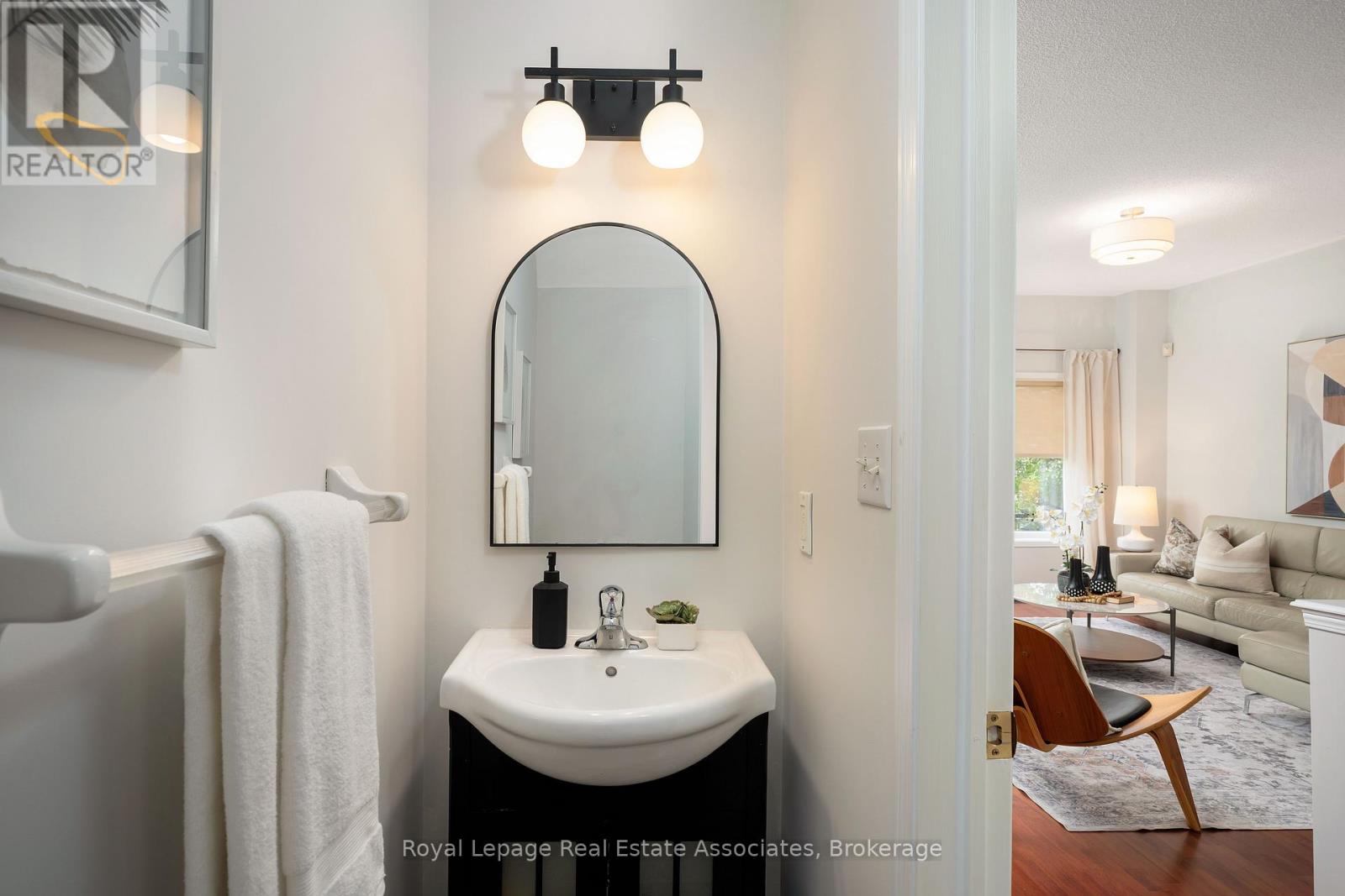 Photo 25 of 32 1130 Cawthra Road, Mississauga ON