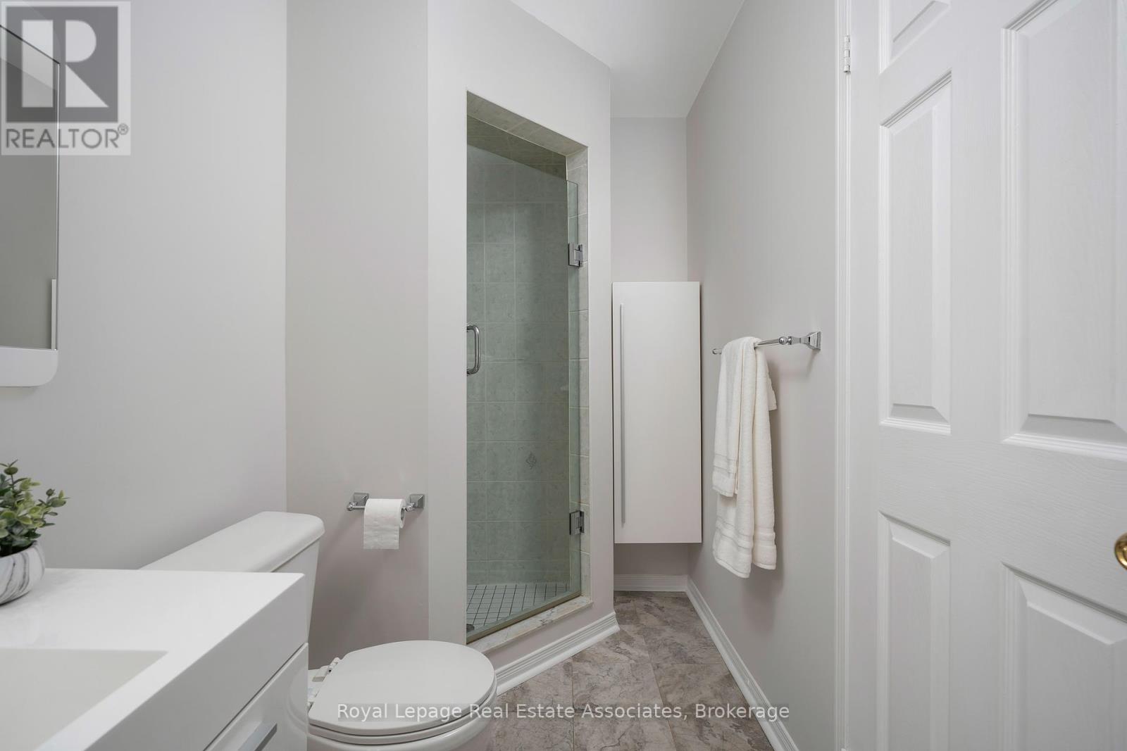 Photo 29 of 32 1130 Cawthra Road, Mississauga ON