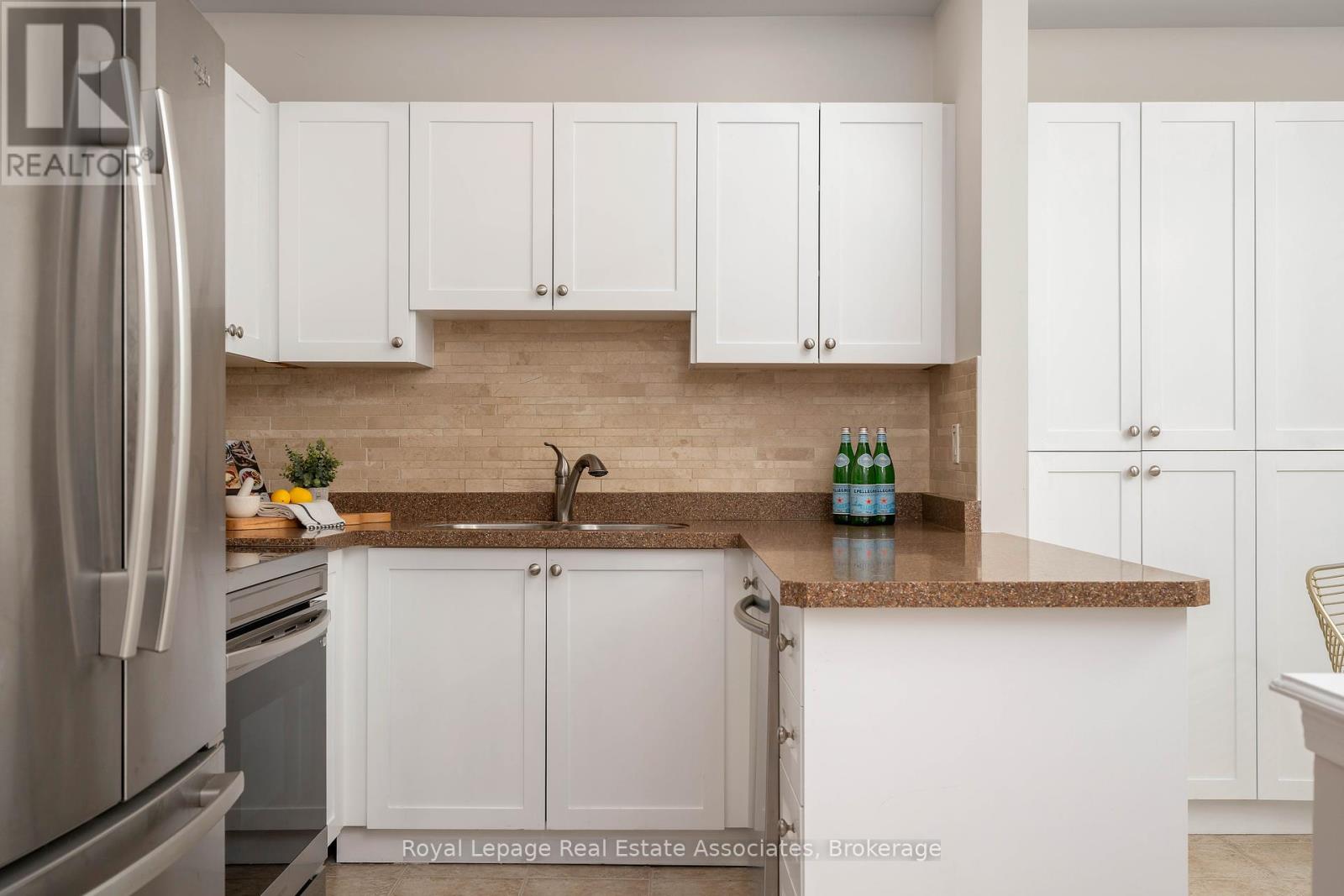 Photo 5 of 32 1130 Cawthra Road, Mississauga ON