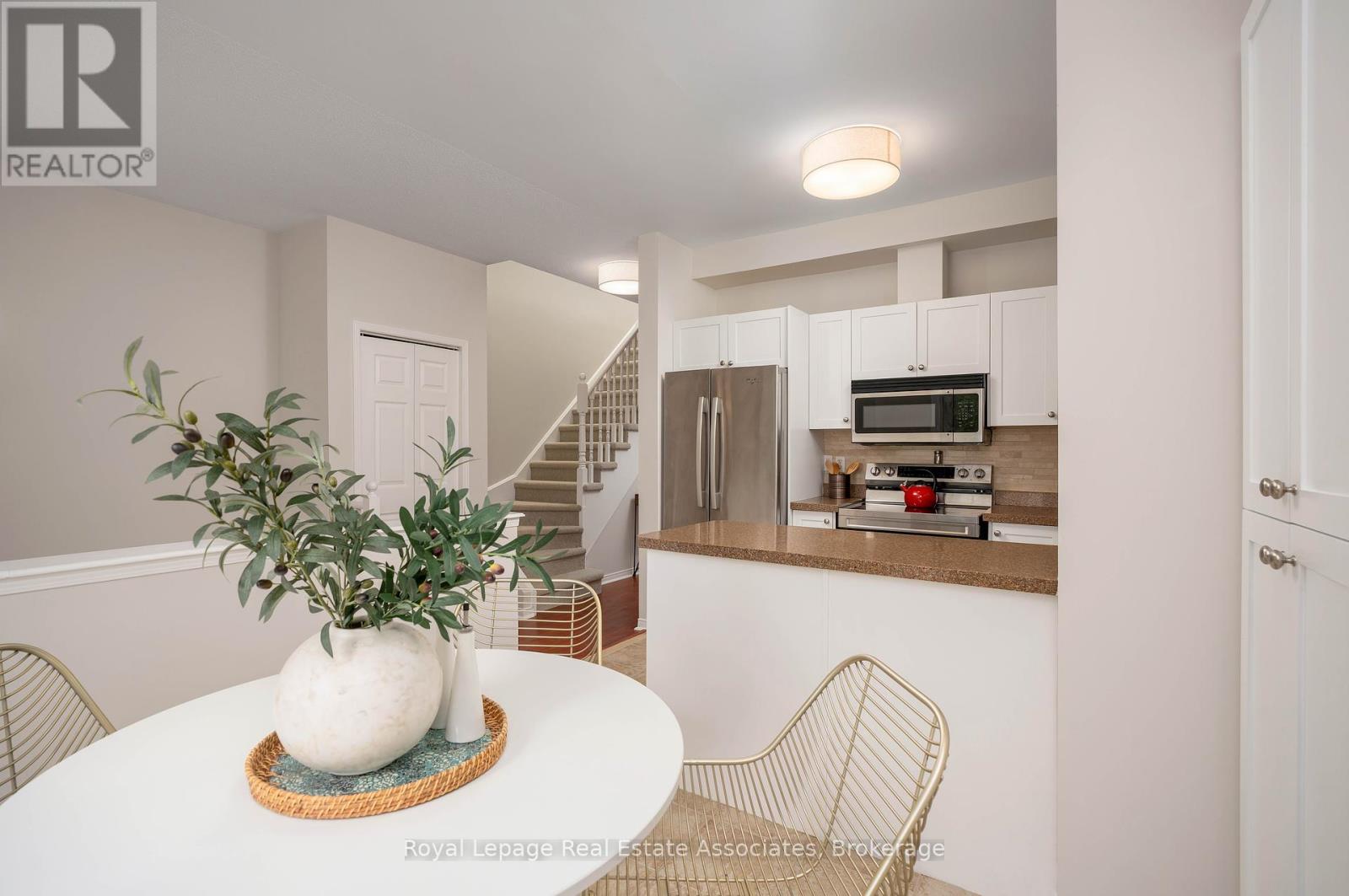 Photo 14 of 32 1130 Cawthra Road, Mississauga ON