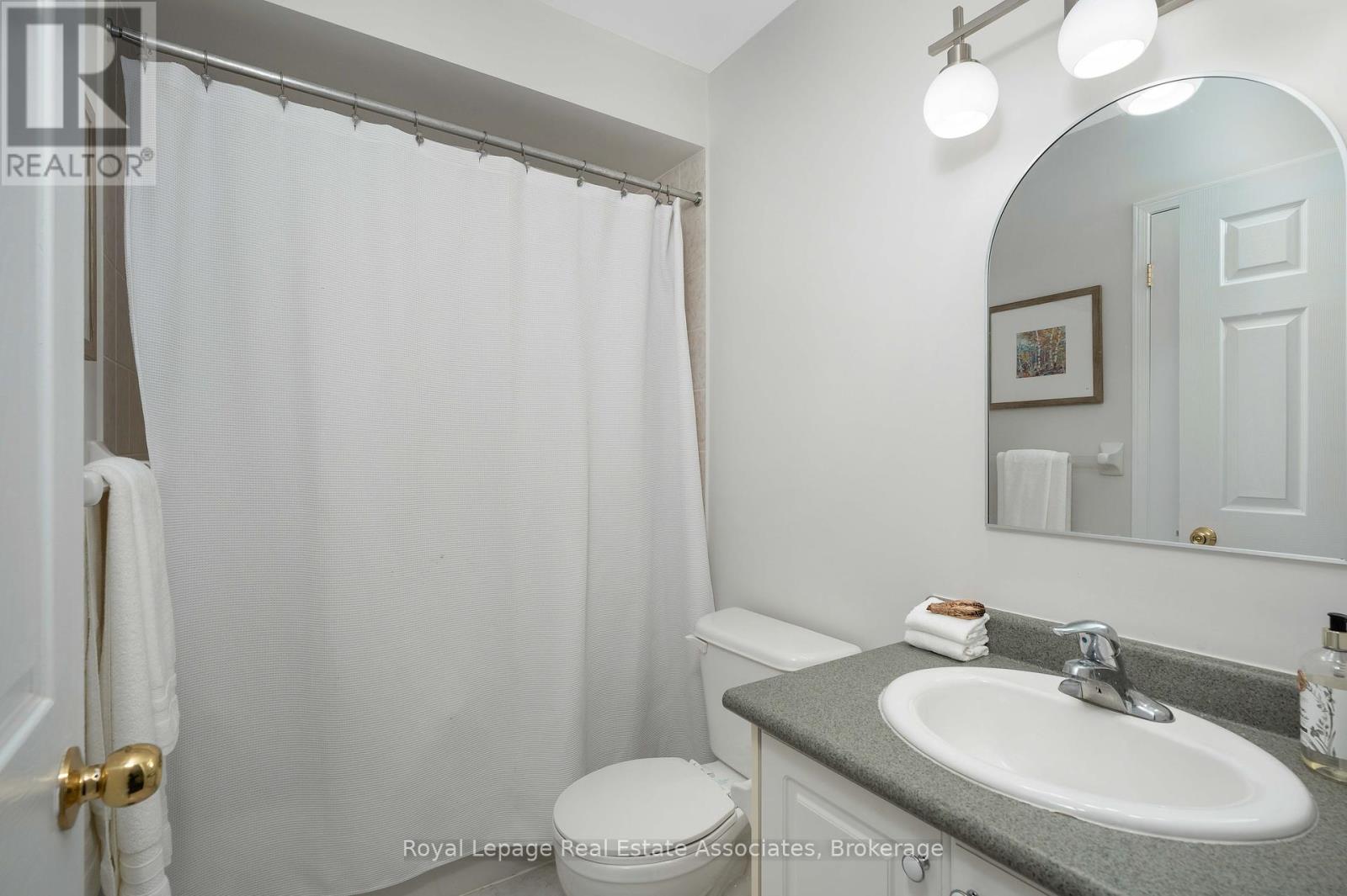 Photo 33 of 32 1130 Cawthra Road, Mississauga ON