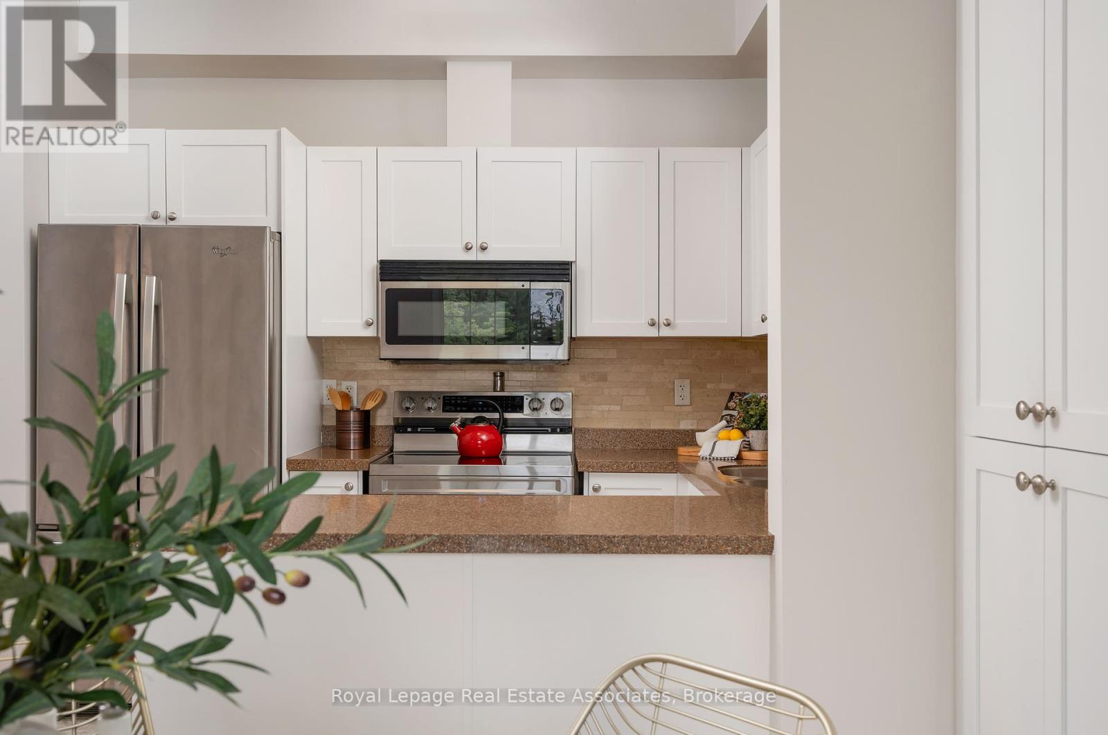 Photo 6 of 32 1130 Cawthra Road, Mississauga ON