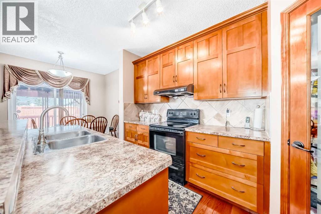 Photo 10 of 148 Saddlecrest Gardens Ne, Calgary AB
